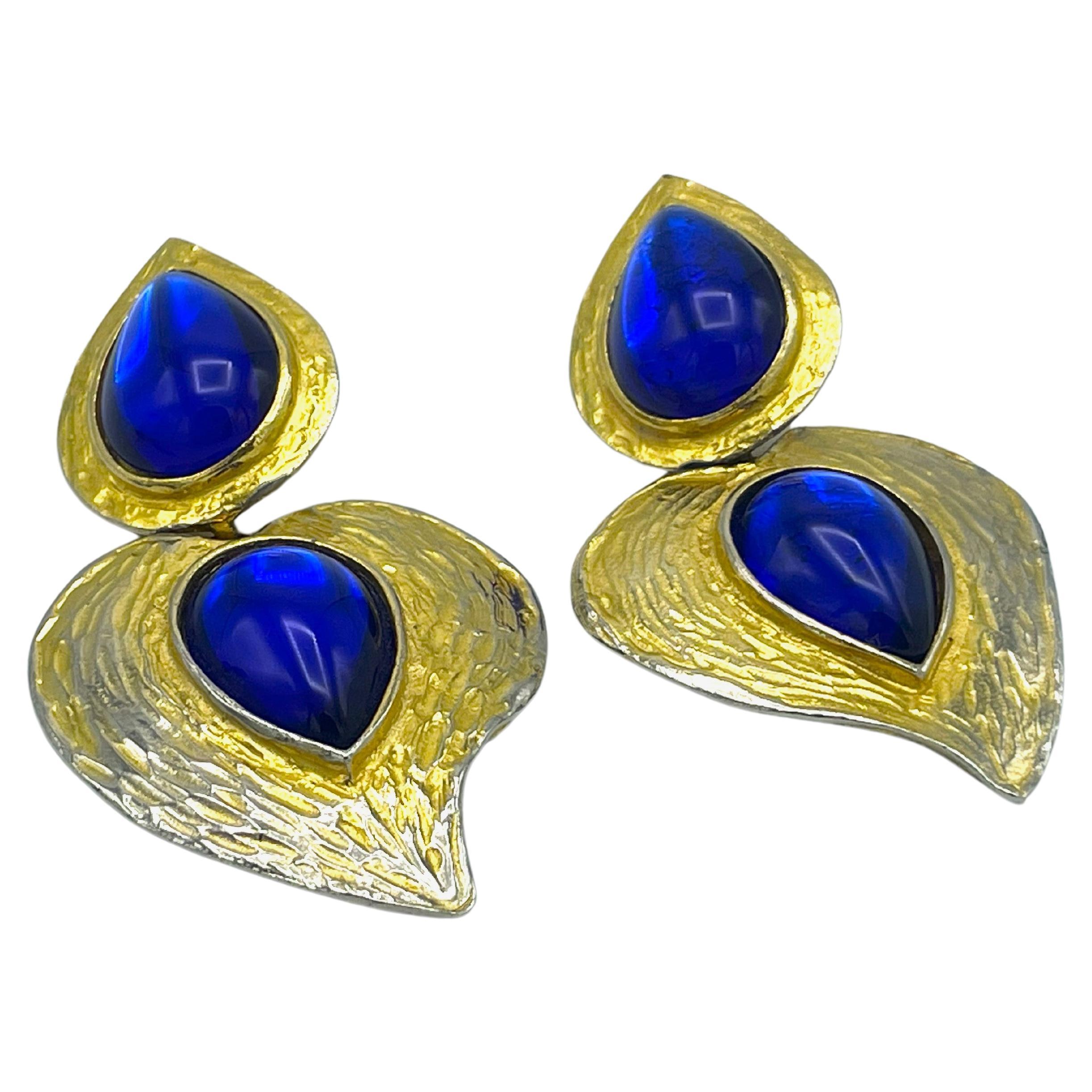 Moderno Yves Saint Laurent Orecchini a clip, grandi strass blu a forma di goccia, 1990 in vendita