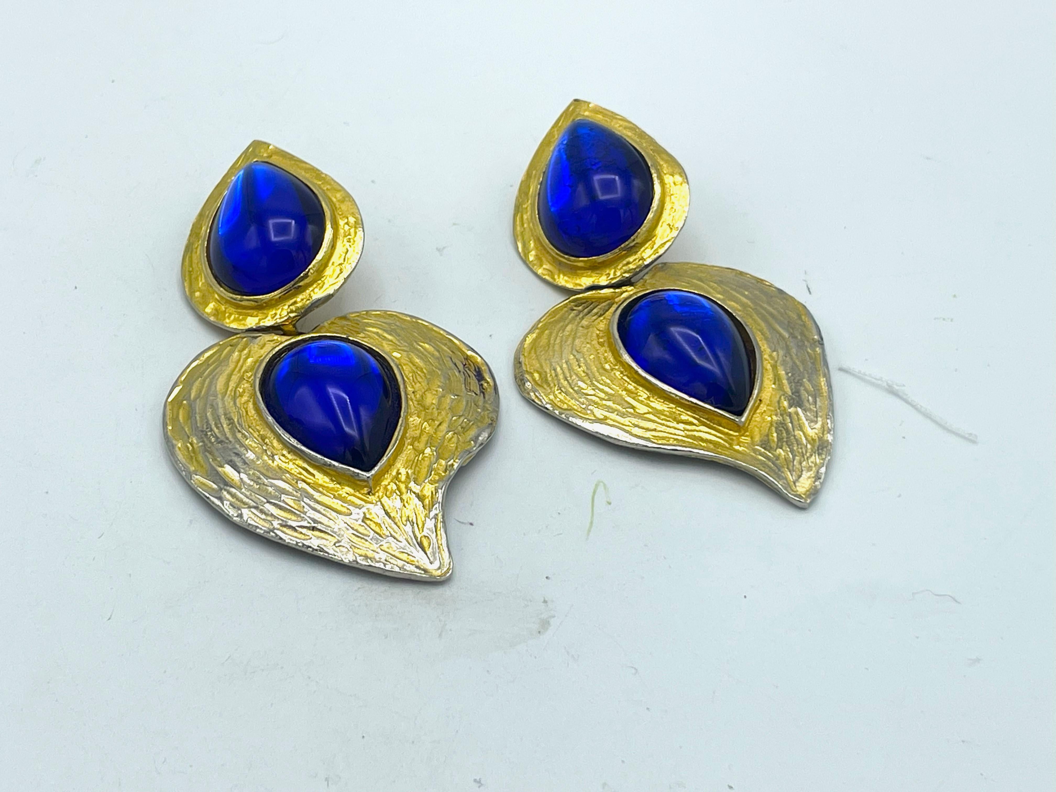 Cuore Yves Saint Laurent Orecchini a clip, grandi strass blu a forma di goccia, 1990 in vendita