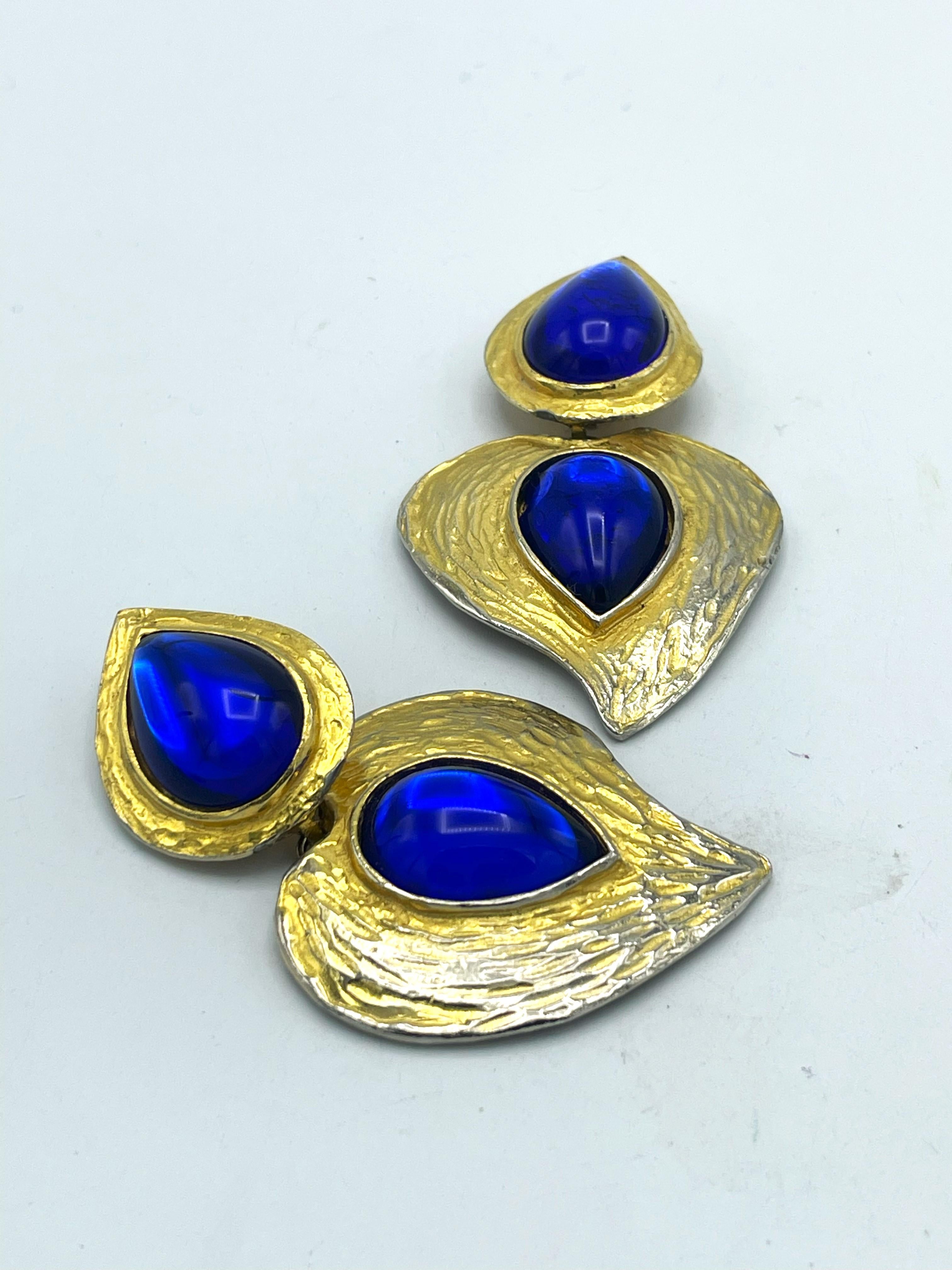 Donna Yves Saint Laurent Orecchini a clip, grandi strass blu a forma di goccia, 1990 in vendita