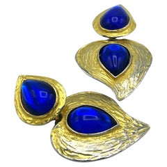 YVES SAINT LAURENT Pendiente de clip, brillantitos azules en forma de lágrima, 1990