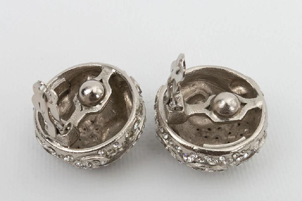 Women's Yves Saint Laurent Clip-on Earrings in Silver metal with Swarovski Crystals For Sale