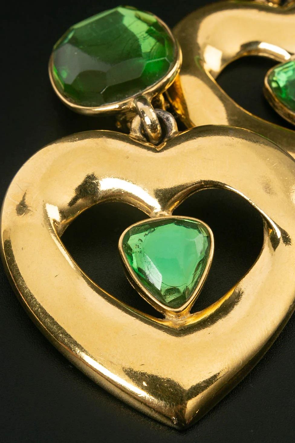 Yves Saint Laurent Clip-on Gilded Metal Earrings Holding a Heart Earrings In Excellent Condition For Sale In SAINT-OUEN-SUR-SEINE, FR