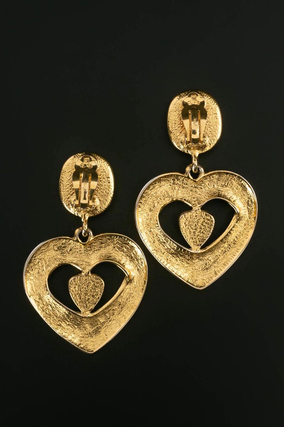 Yves Saint Laurent Clip-on Gilded Metal Earrings Holding a Heart Earrings For Sale 2