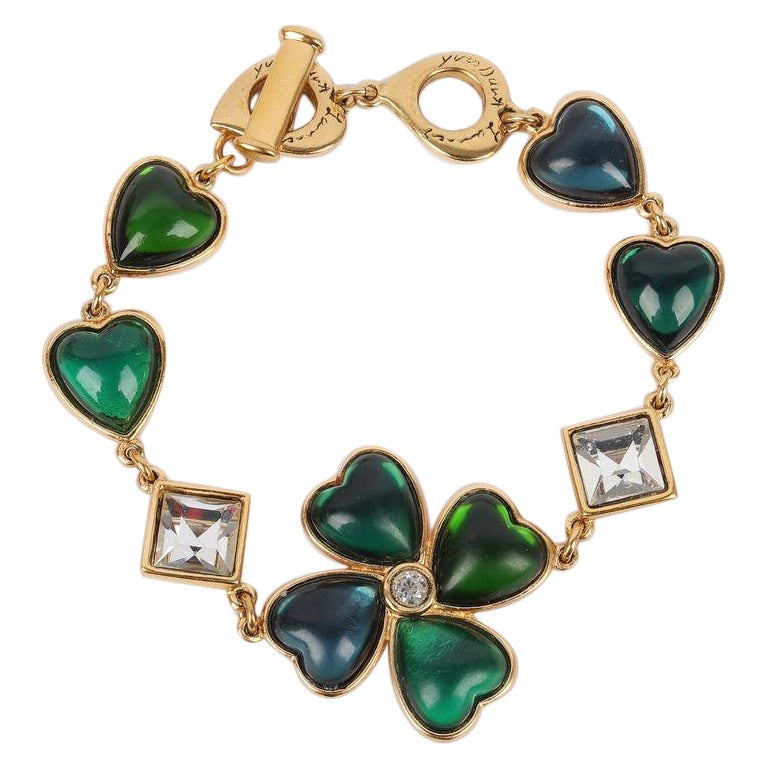 Bracciale con trifoglio di Yves Saint Laurent e resina verde