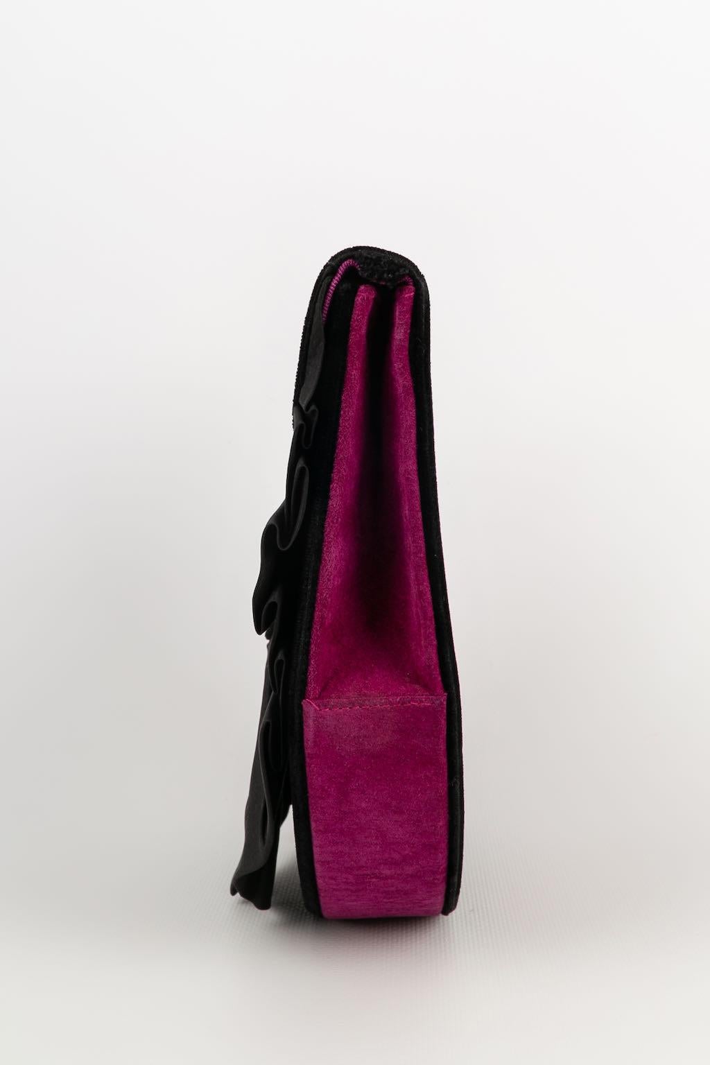 Yves Saint Laurent clutch In Good Condition For Sale In SAINT-OUEN-SUR-SEINE, FR