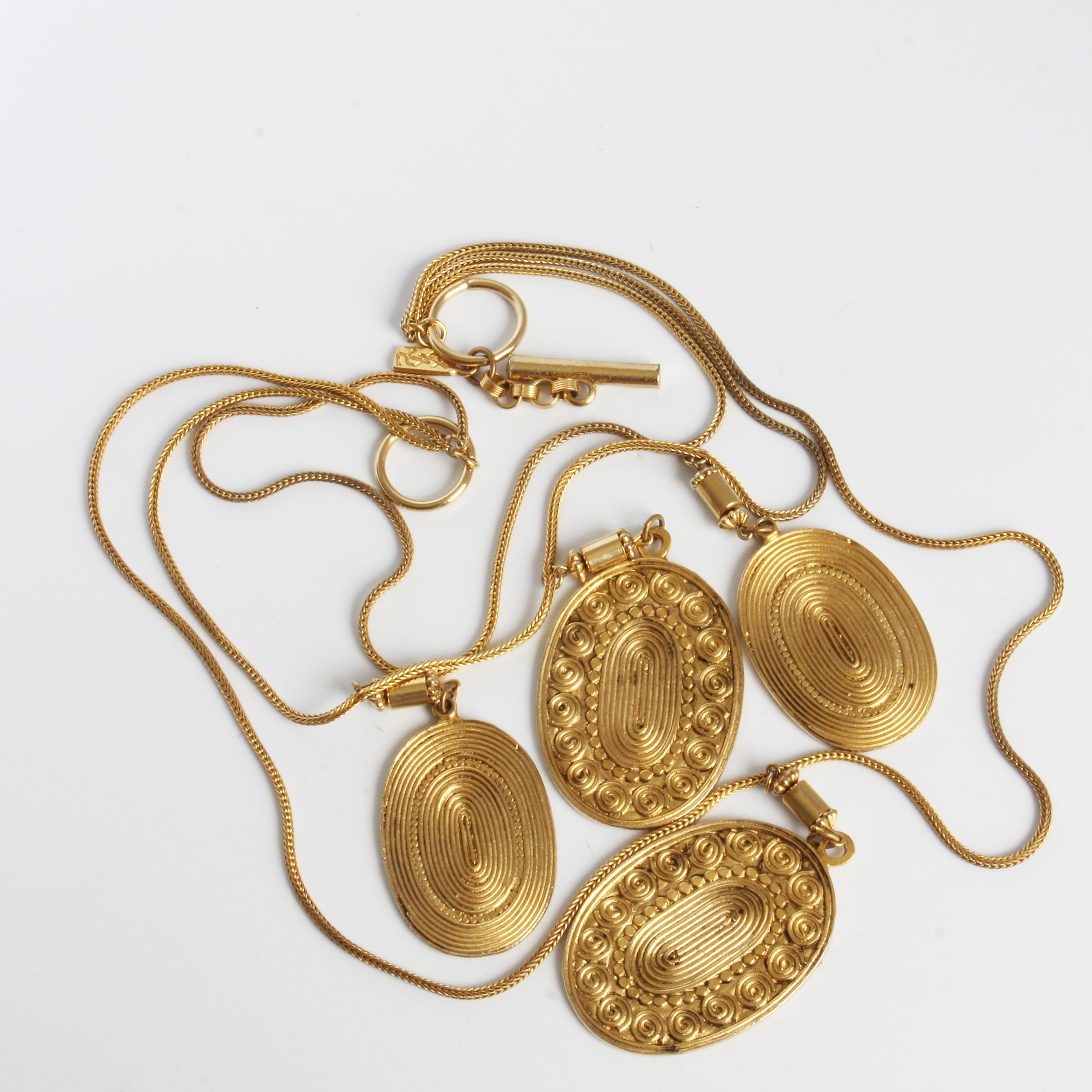 Yves Saint Laurent Münze-Halskette Multistrand etruskische Medaillons Vintage 70er Jahre HTF im Angebot 1