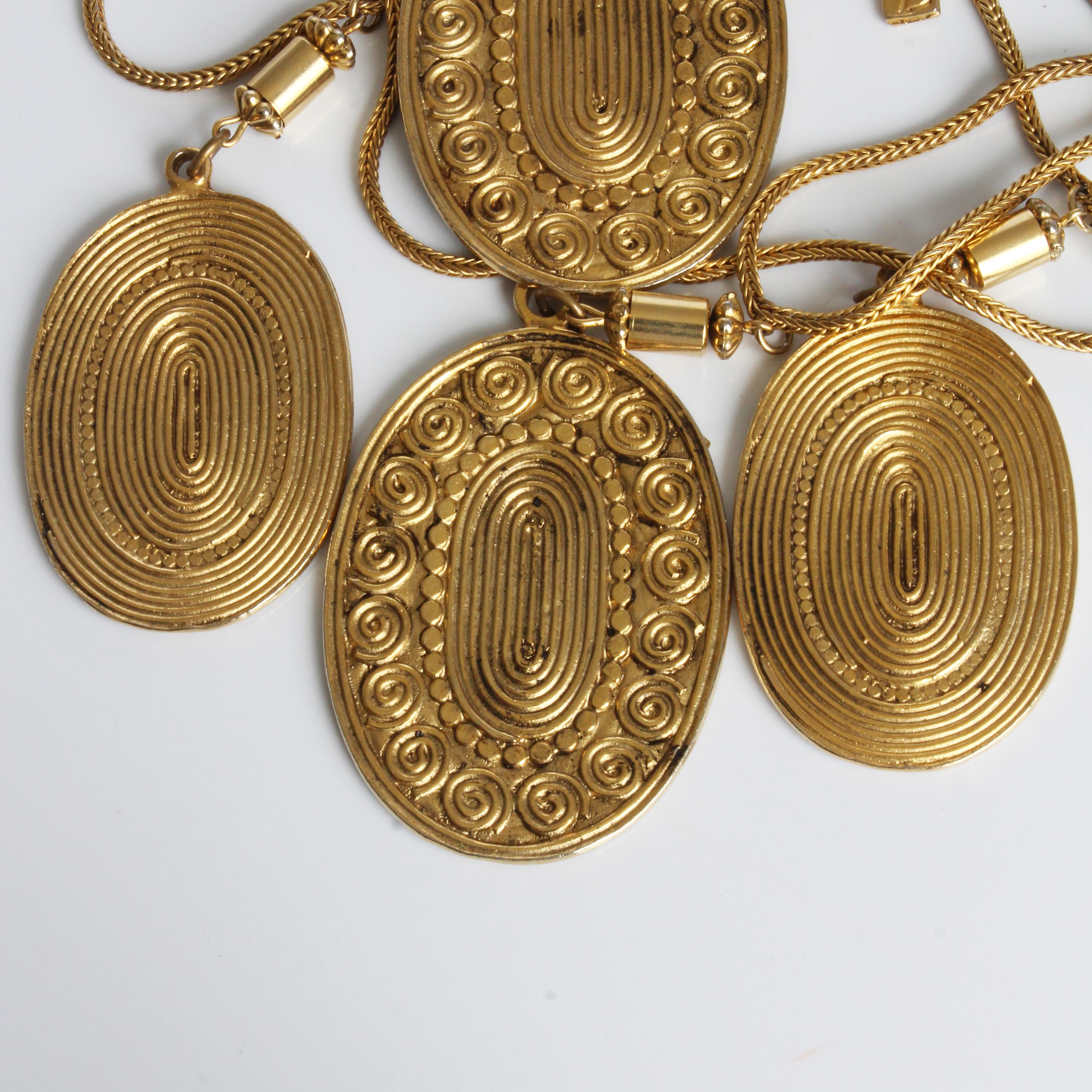 Yves Saint Laurent Münze-Halskette Multistrand etruskische Medaillons Vintage 70er Jahre HTF im Angebot 4