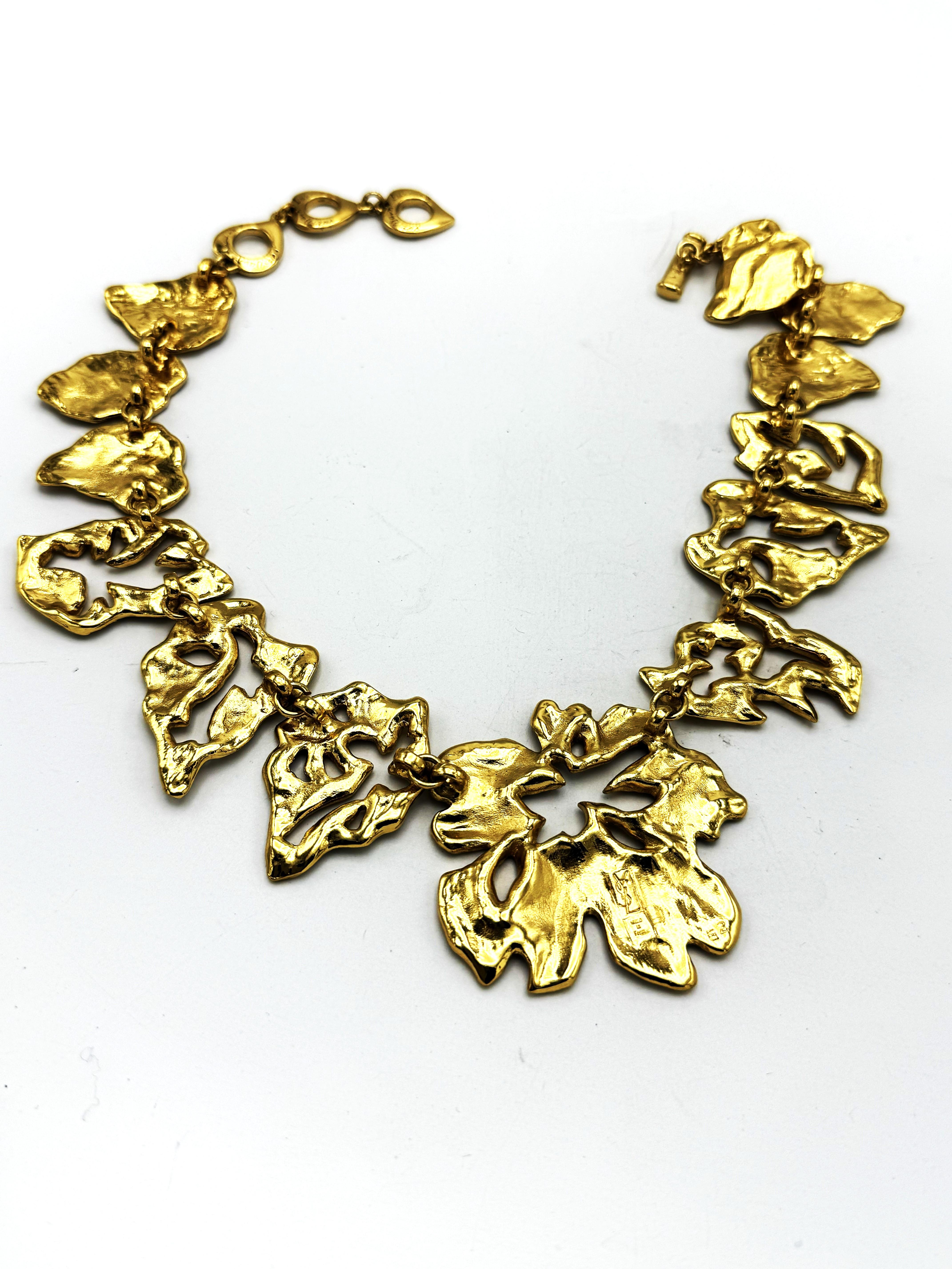 Yves Saint Laurent collier consi de différentes feuilles avec de minuscules rhinsetons en vente 7
