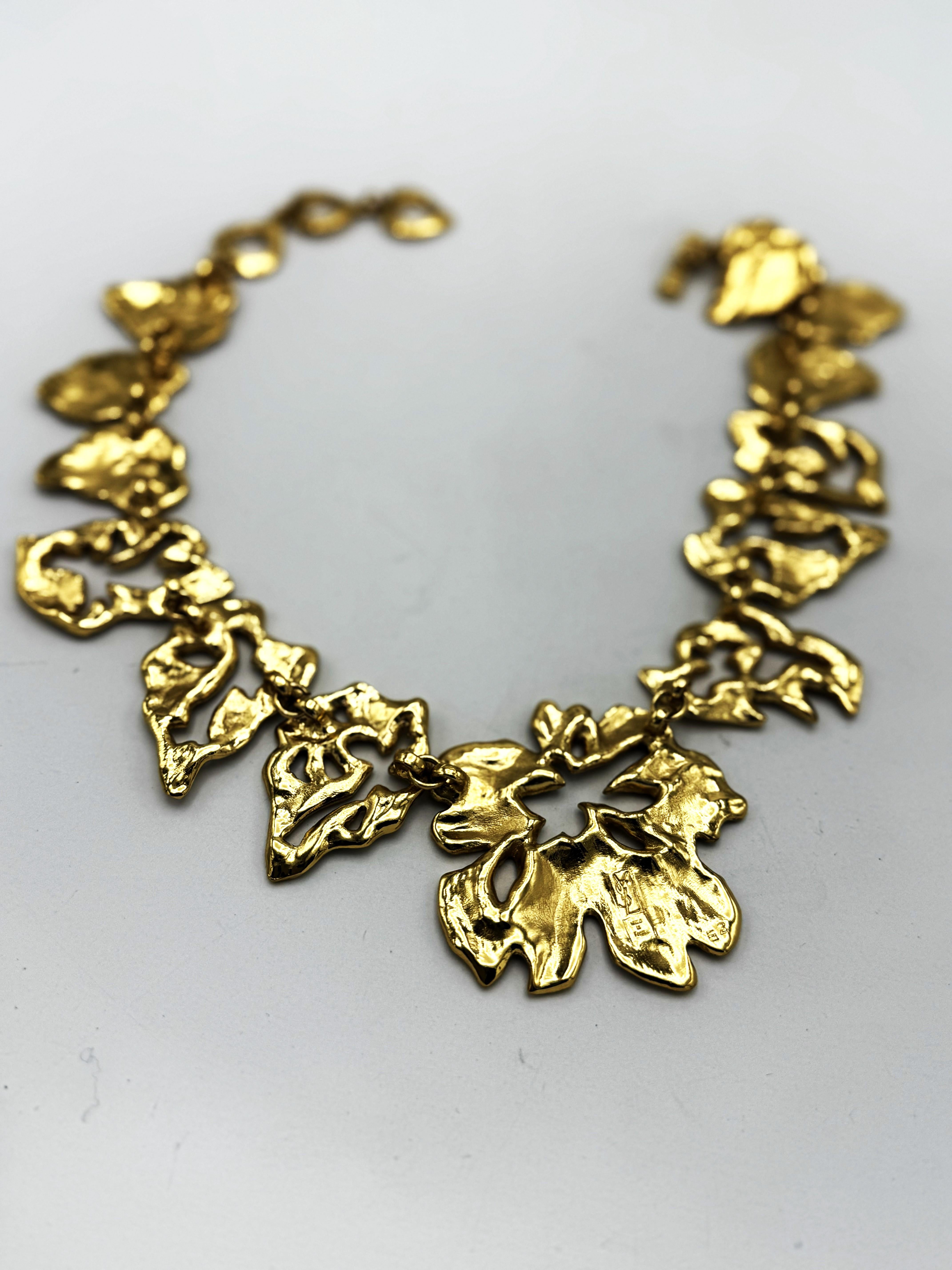 YVES SAINT LAURENT colllier consi of different leaves with tiny rhinsetons In condizioni ottime in vendita a Stuttgart, DE