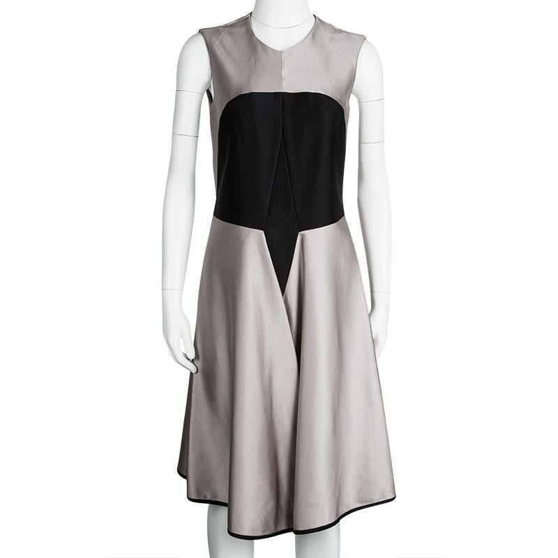 This dress from Yves Saint Laurent is as delighting as it is gorgeous and stylish. Made from silk, the dress flaunts a top with a round neck, while the bottom flaunts a flared skirt. Designed to perfection, this colour-block dress will look fabulous