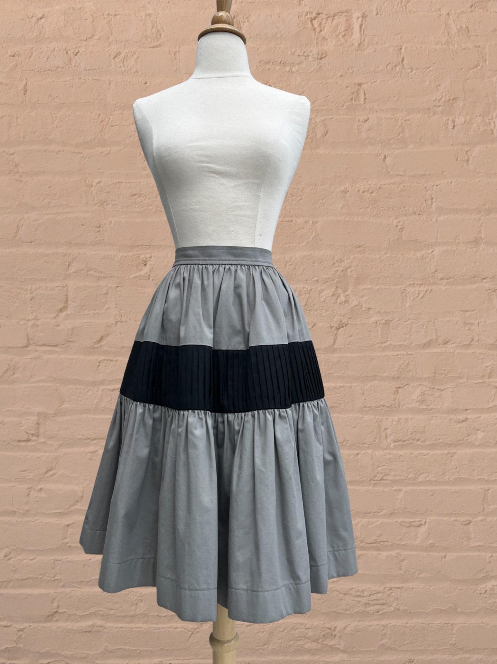 Yves Saint Laurent two tone color block cotton gabardine skirt. high waist. a line silhouette. ruffle & knife pleating. hidden hip pockets. side zip closure with hidden hook & eye.

✩ This classic skirt is an amazing find!

Circa 1970s/1980s
Yves