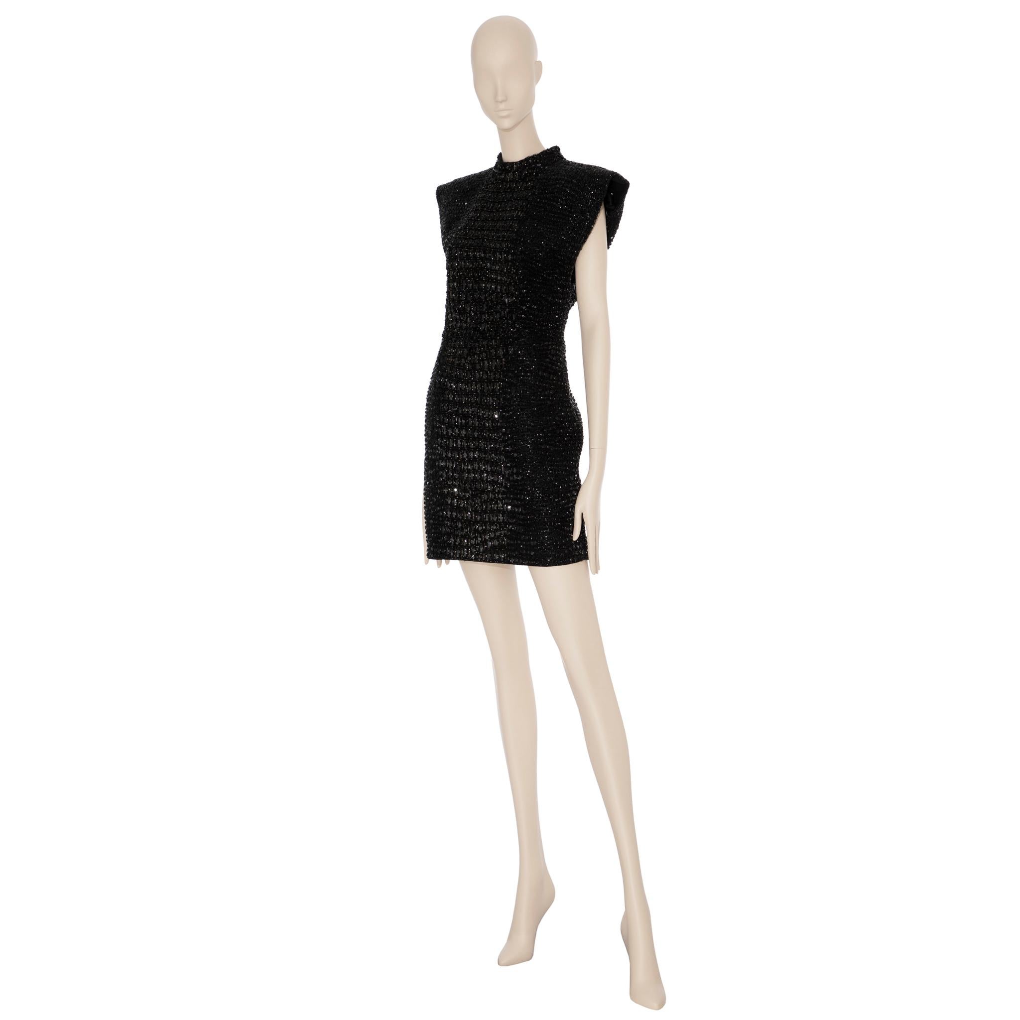 This couture Yves Saint Laurent evening dress is expertly crafted with hand beading in a unique crocodile pattern. Designed to make you stand out, this sophisticated dress is sure to turn heads.


Brand:

Saint Laurent

Product:

Couture Black