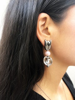 Boucle d'oreille à clip « Dangel » d'Yves Saint Laurent, en métal argenté et résine en forme de cœur, années 1990