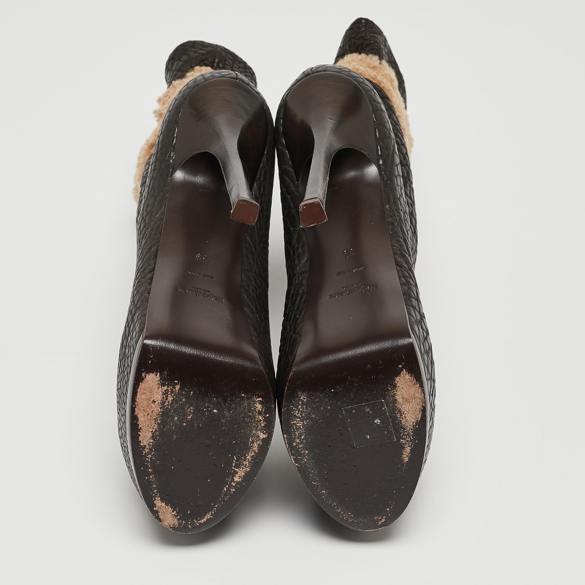 Yves Saint Laurent - Bottes en cuir texturé marron foncé Taille 39 en vente 3