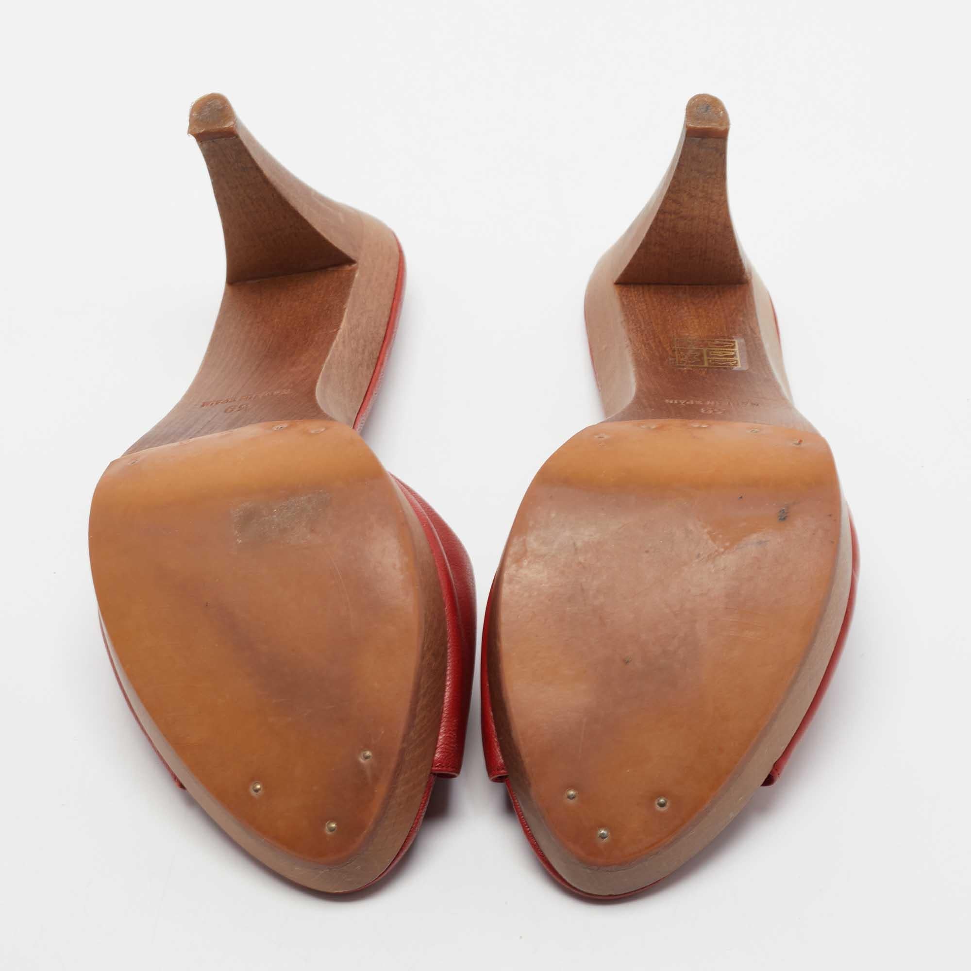 Yves Saint Laurent Dark Orange Leather Flower Applique Clogs Size 39 For Sale 2