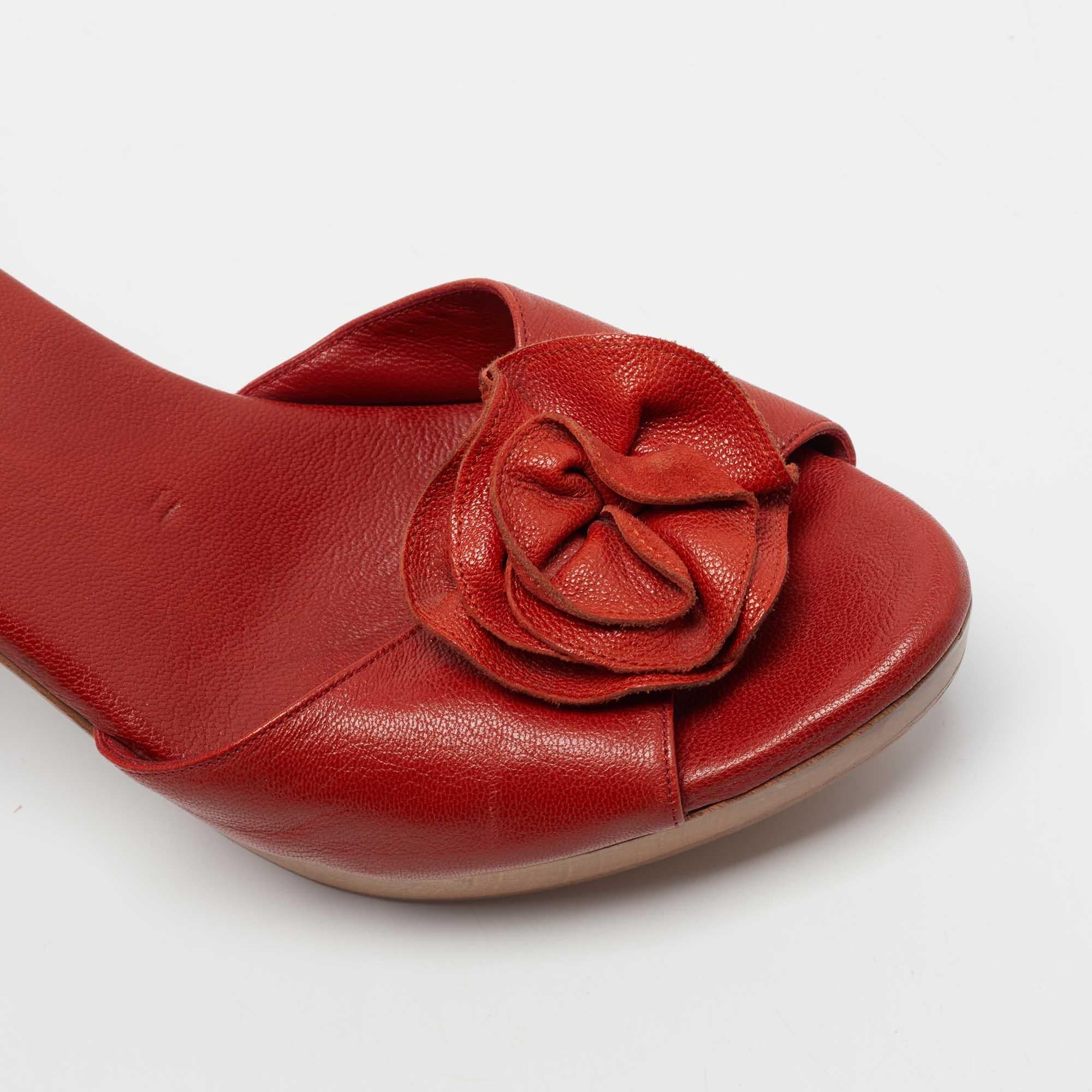 Yves Saint Laurent Dark Orange Leather Flower Applique Clogs Size 39 For Sale 3