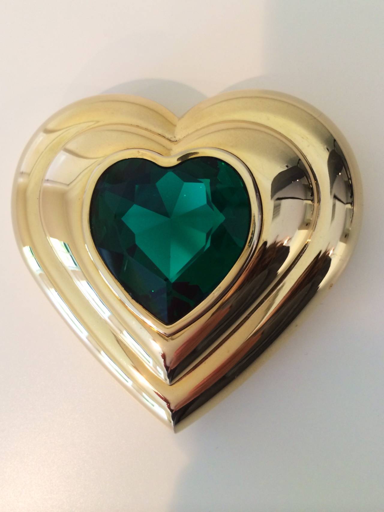 Yves Saint Laurent  Cristal éblouissant vert émeraude  Jewell Heart Compact YSL Neuf - En vente à Boca Raton, FL