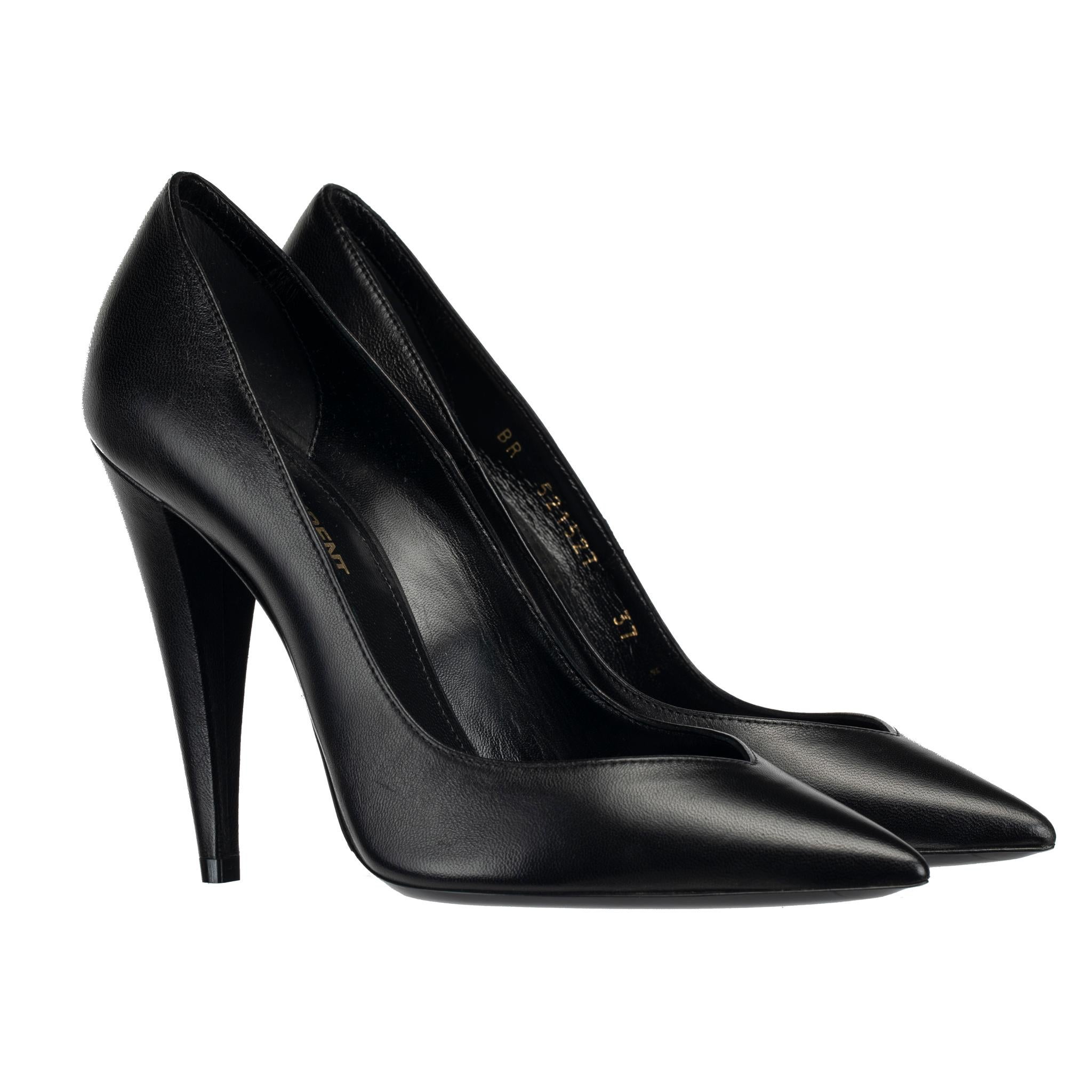 Yves Saint Laurent Decollete Era Bombas de cuero negro 37 FR en venta 1