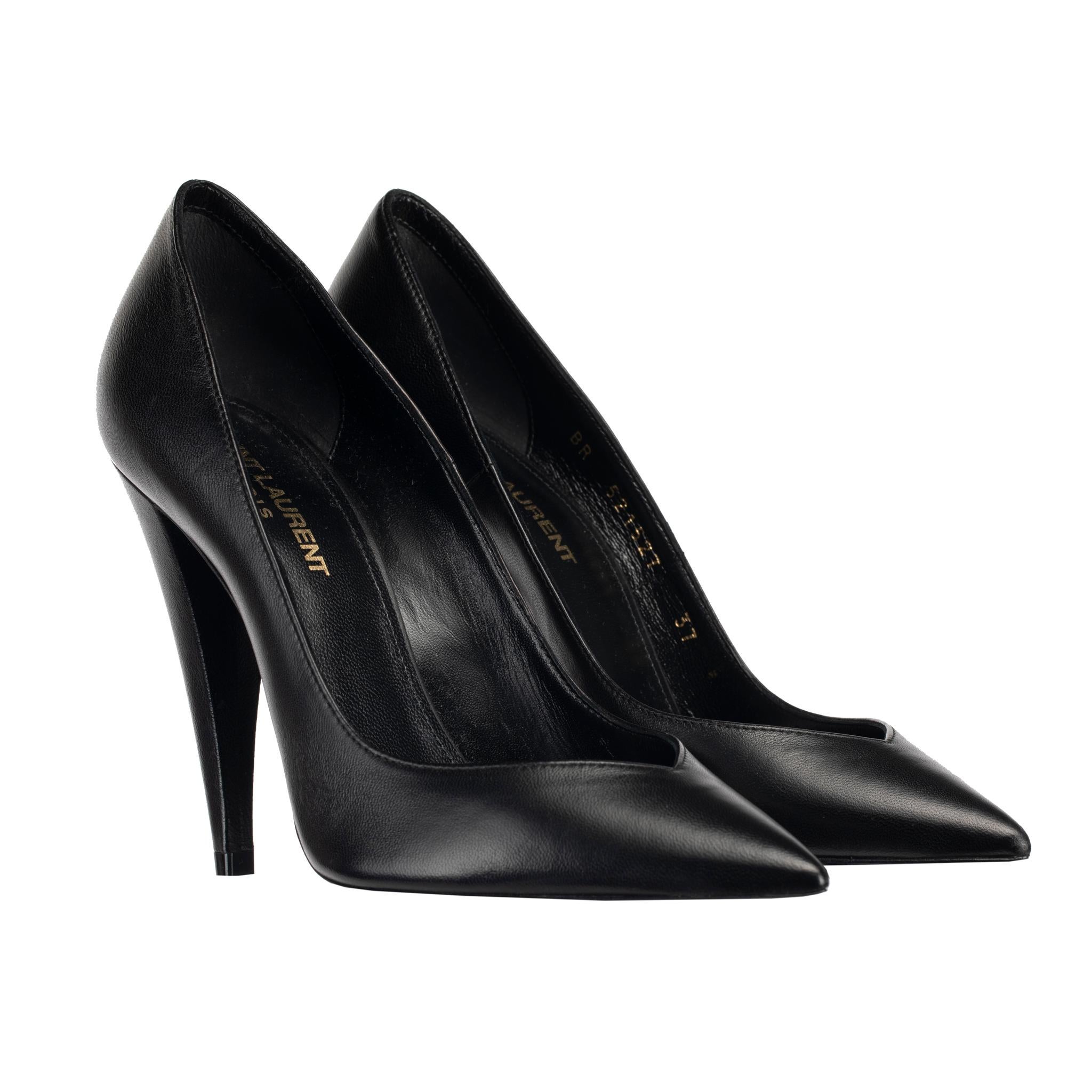 Women's Yves Saint Laurent Decollete Era Black Leather Pumps 39 FR For Sale