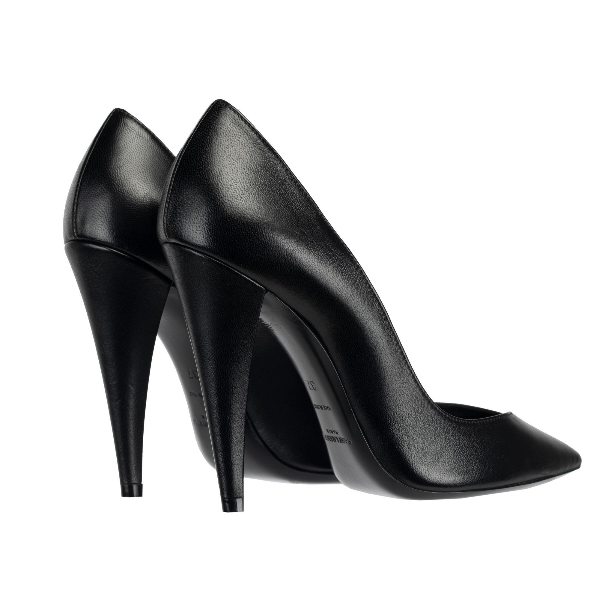 Yves Saint Laurent - Escarpins en cuir noir « Decollete Era », taille 39 FR en vente 1