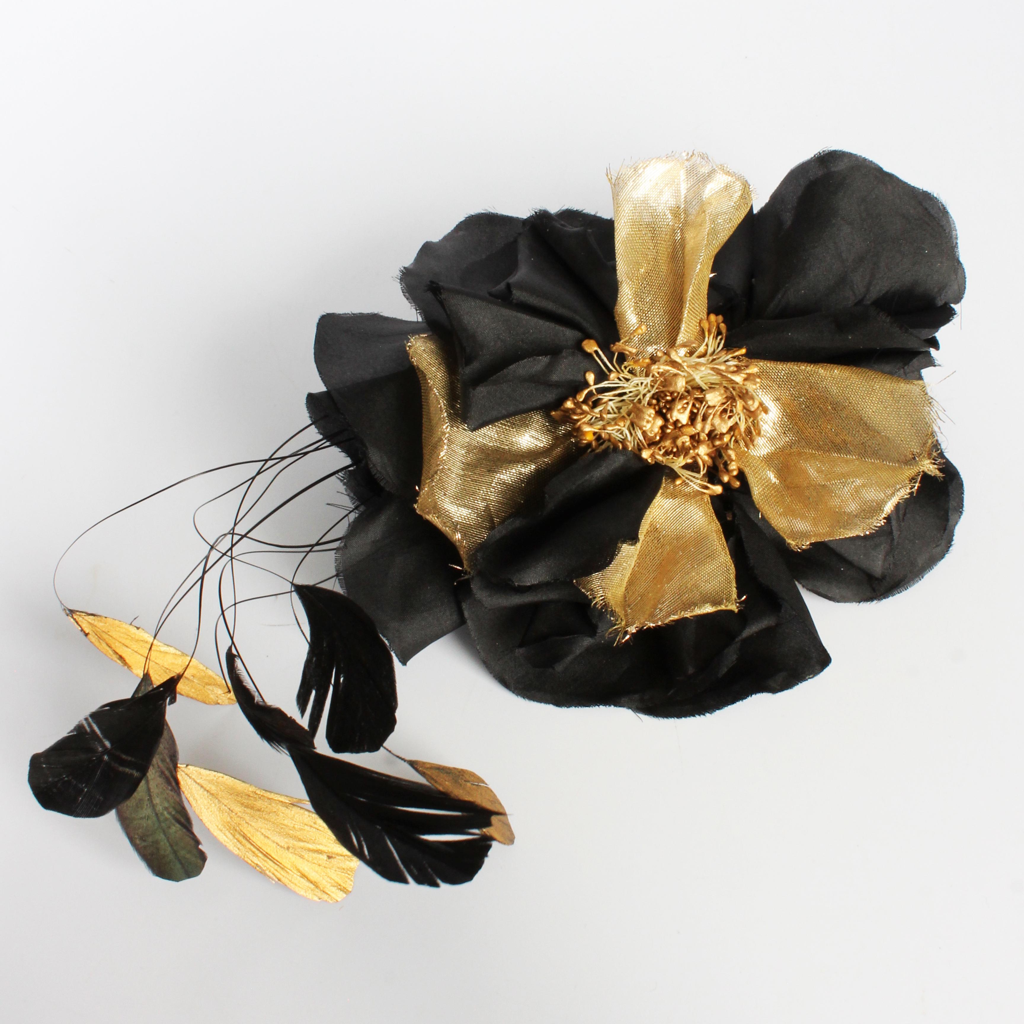 Authentic, preowned, vintage Yves Saint Laurent Rive Gauche decorative floral hair comb or head piece, likely made in the late 70s.  

A gorgeous and super-rare head piece comprised of an oversized flower with black and gold petals, and skinny green