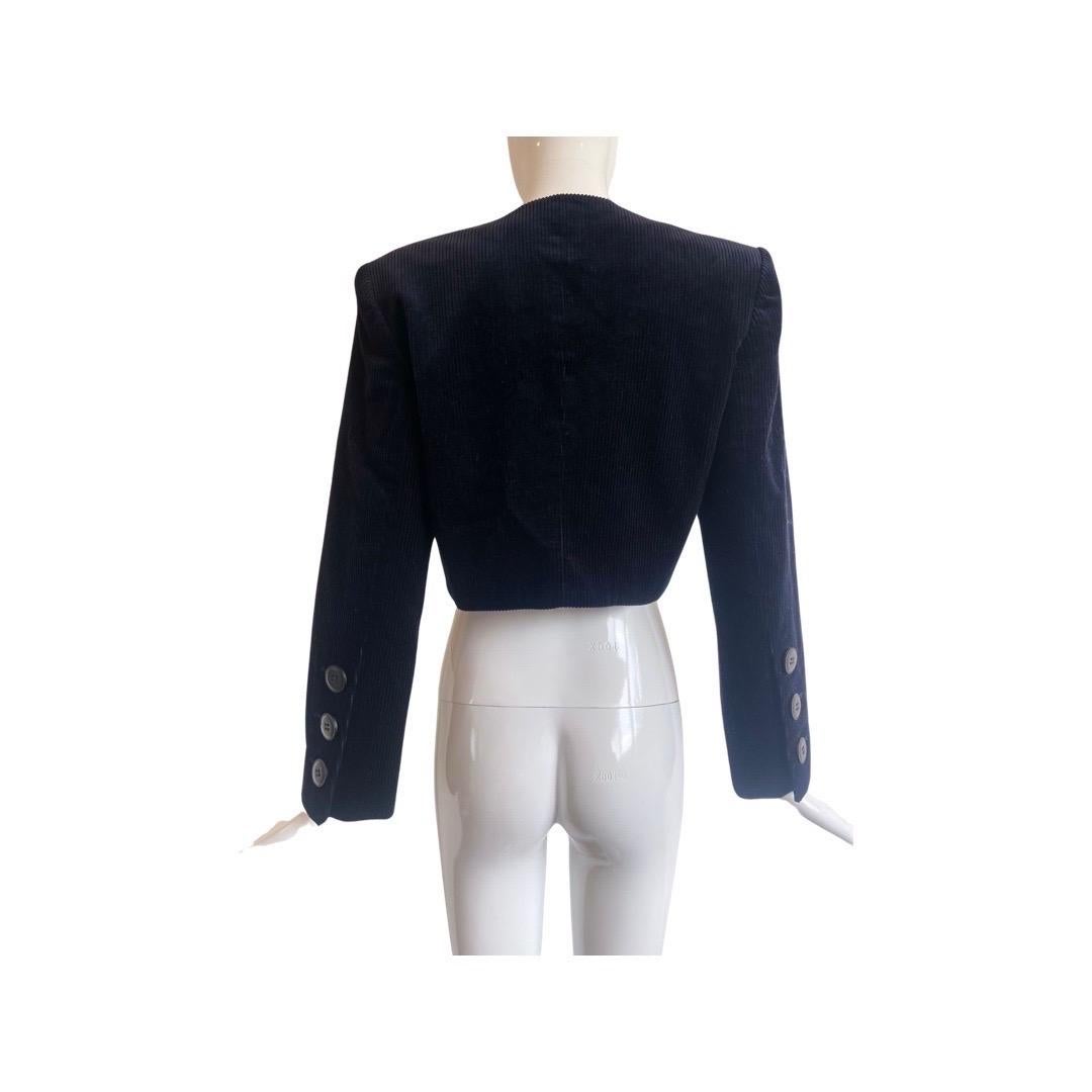 1980 Yves Saint Laurent Ensemble jupe noire en velours côtelé profond en vente 4