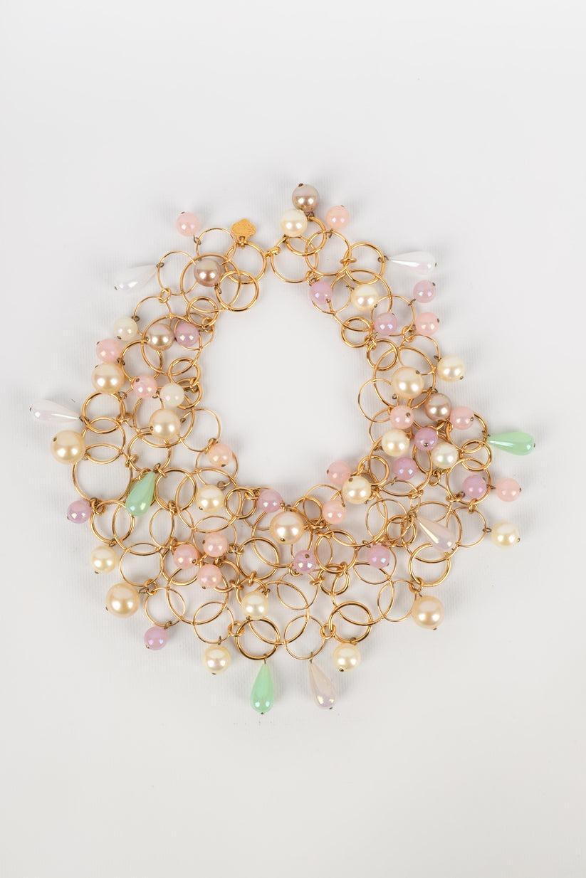 Yves Saint Laurent - (Made in France) Dickie necklace composed of golden metal rings and costume pearls. Jewelry from the 1985-1990s

Additional information:
Condition: Very good condition
Dimensions: Length: 42 cm
Period: 20th Century

Seller