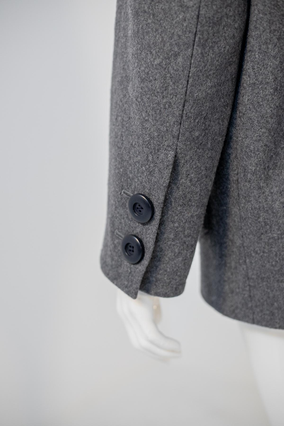 Grigio Blazer doppiopetto in lana di Yves Saint Laurent in vendita