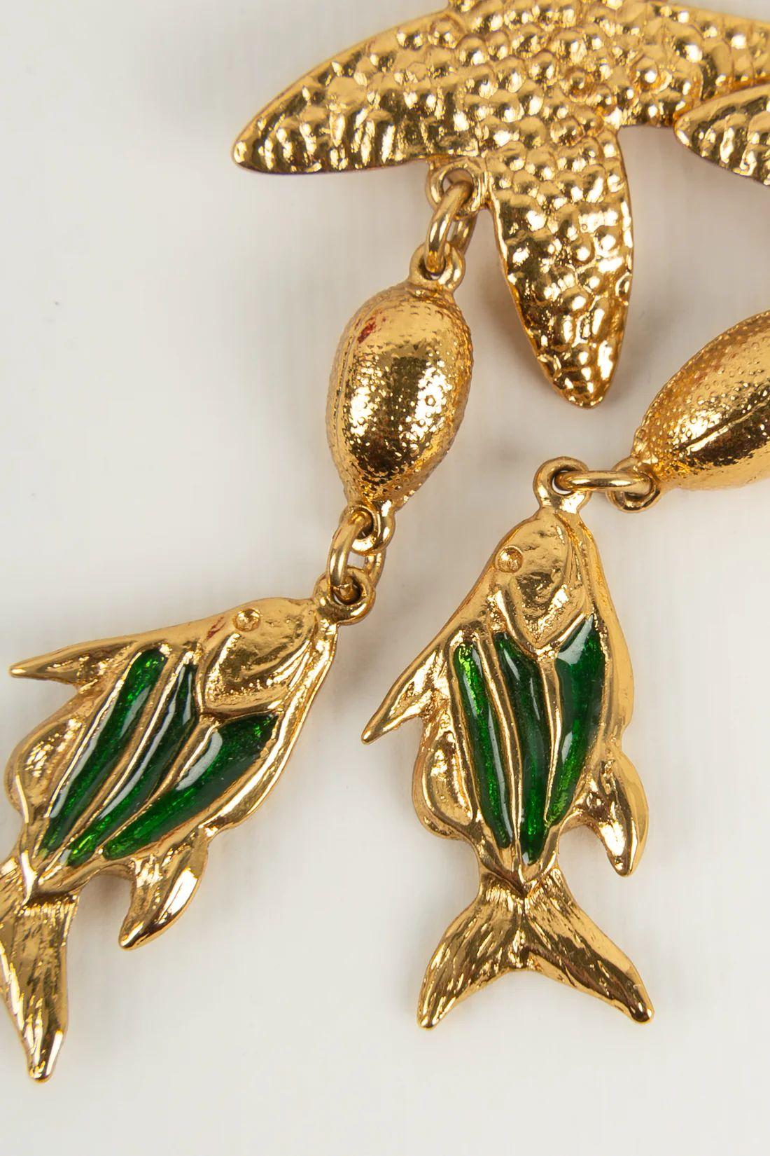 Yves Saint Laurent Earrings in Gold Metal and Green Enamel In Good Condition For Sale In SAINT-OUEN-SUR-SEINE, FR