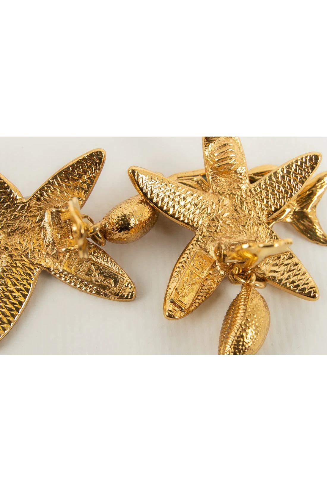 Yves Saint Laurent Earrings in Gold Metal and Green Enamel For Sale 1