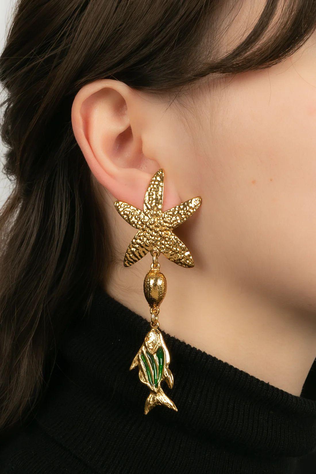 Yves Saint Laurent Earrings in Gold Metal and Green Enamel For Sale 2