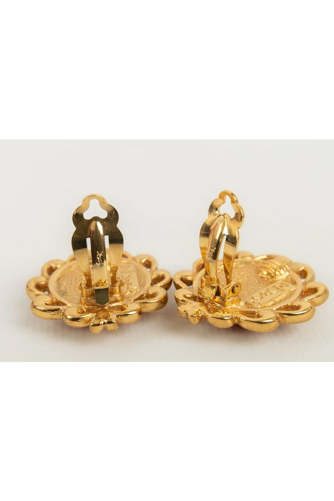 Women's Yves Saint Laurent Earrings in Gold Metal and Red Resin For Sale