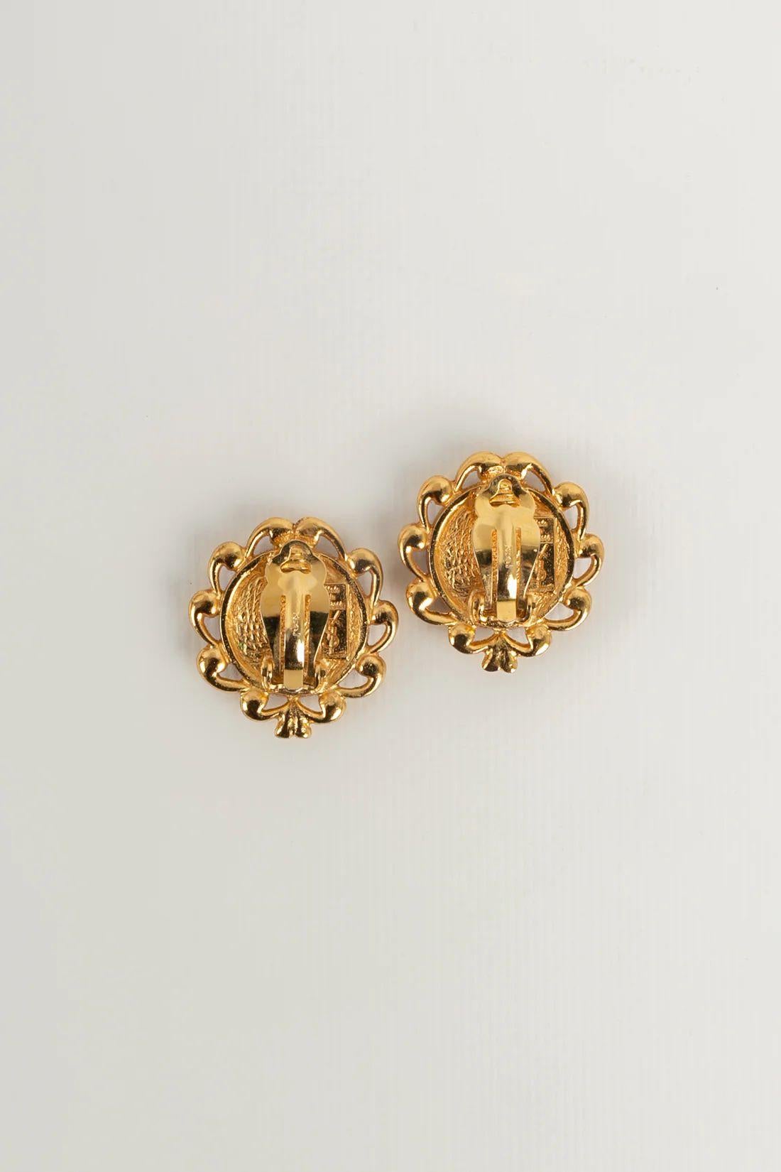 Yves Saint Laurent Earrings in Gold Metal and Red Resin For Sale 1