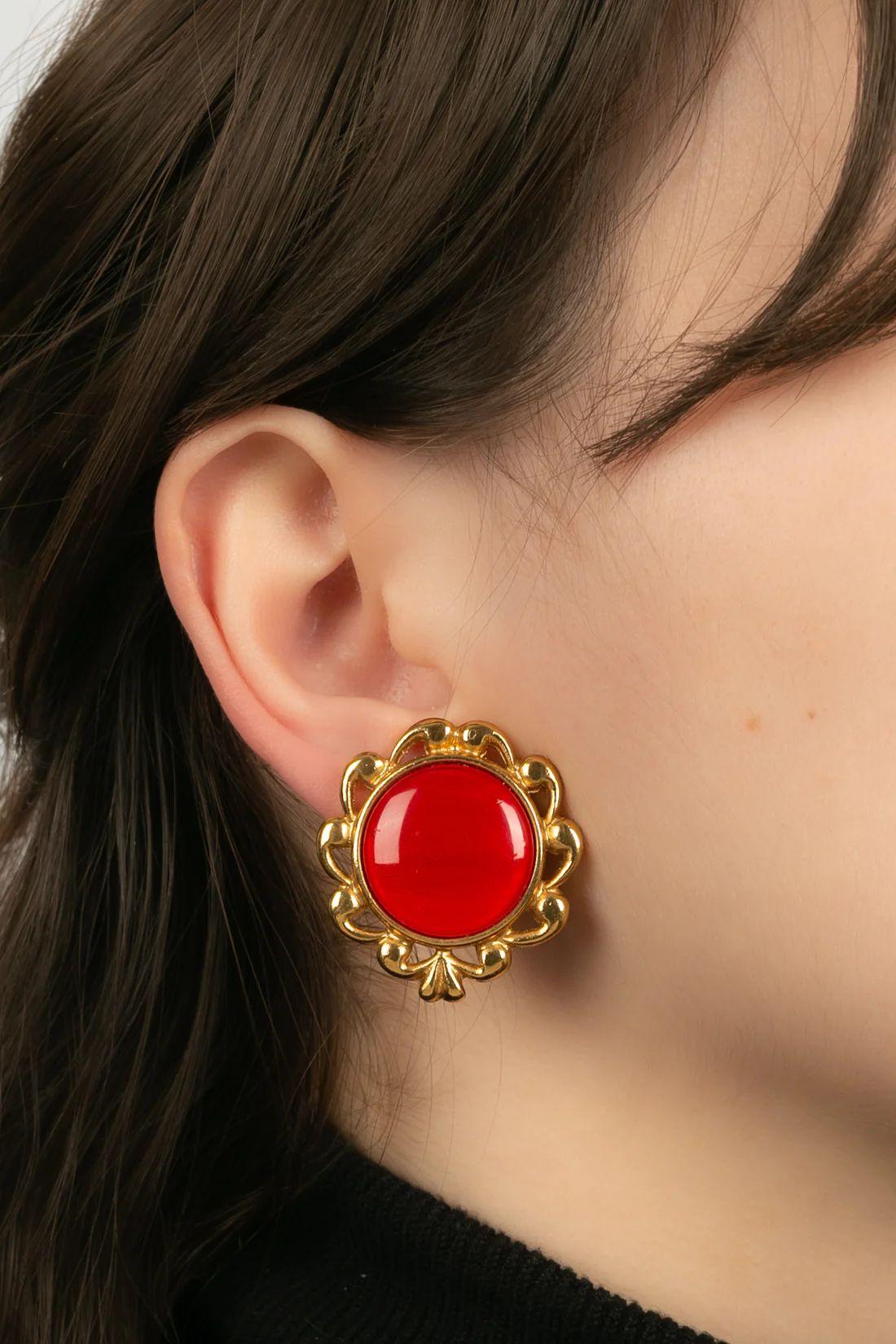 Yves Saint Laurent Earrings in Gold Metal and Red Resin For Sale 2
