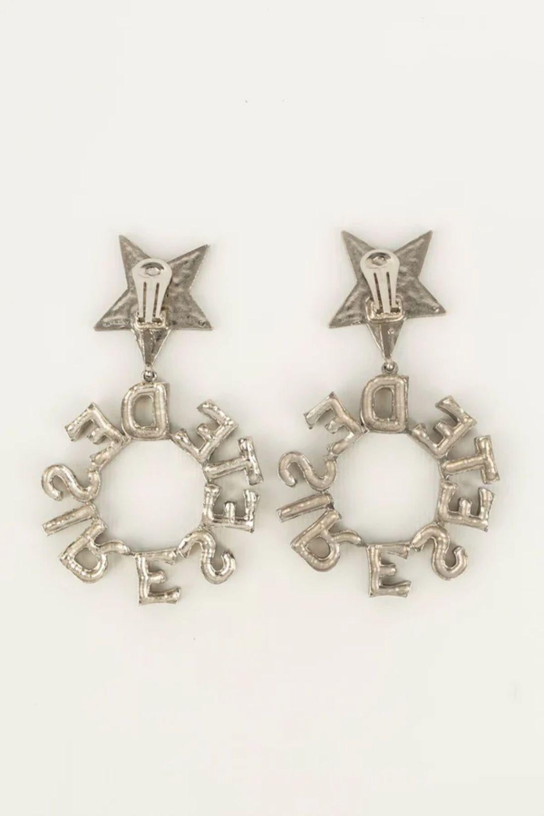 Yves Saint Laurent Earrings in Silver Plated Metal Paved with Rhinestones For Sale 1