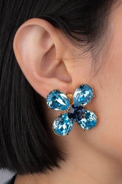 Boucles d'oreilles Yves Saint Laurent avec strasss bleus