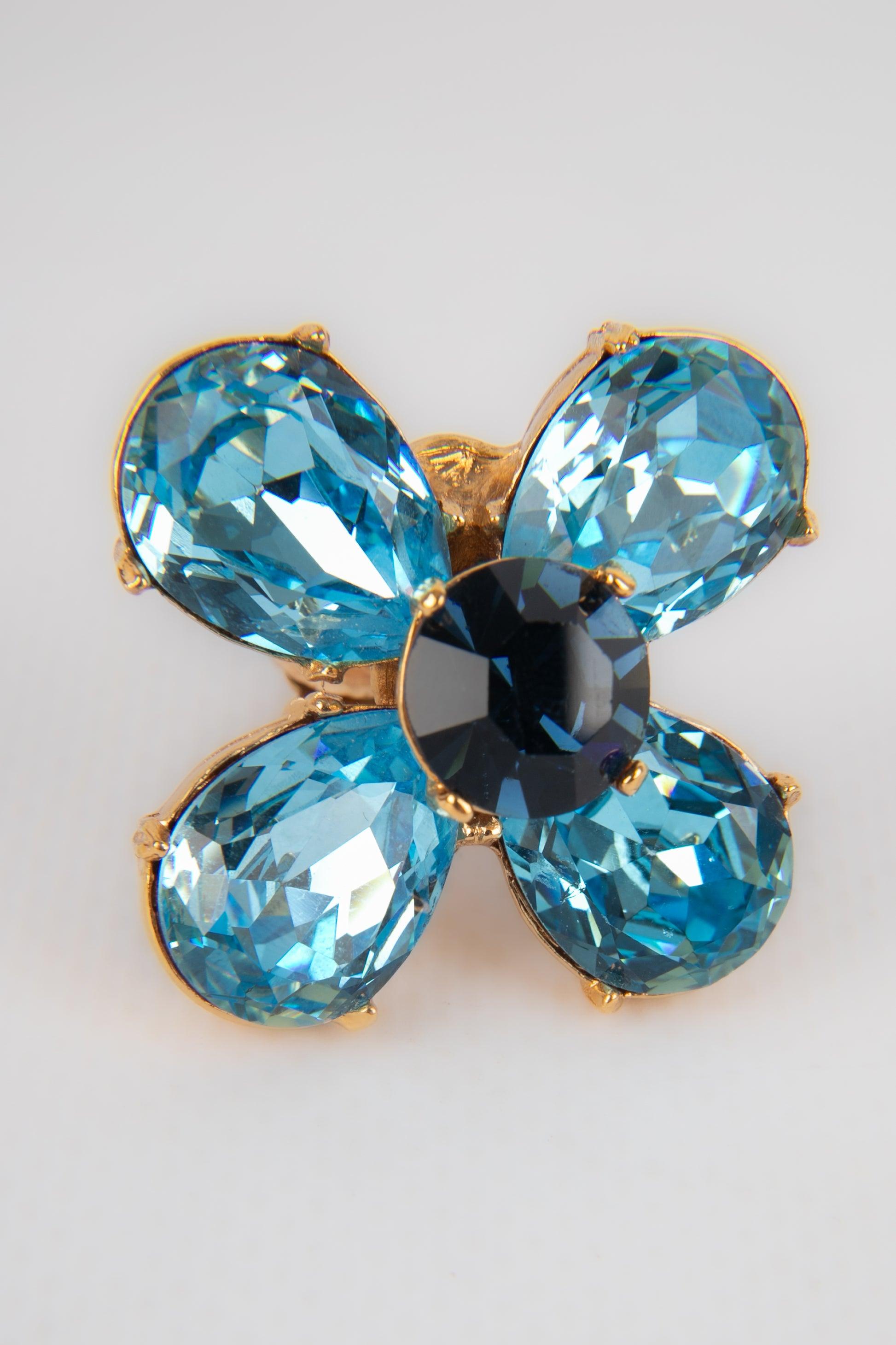 Donna Orecchini con strass blu di Yves Saint Laurent in vendita