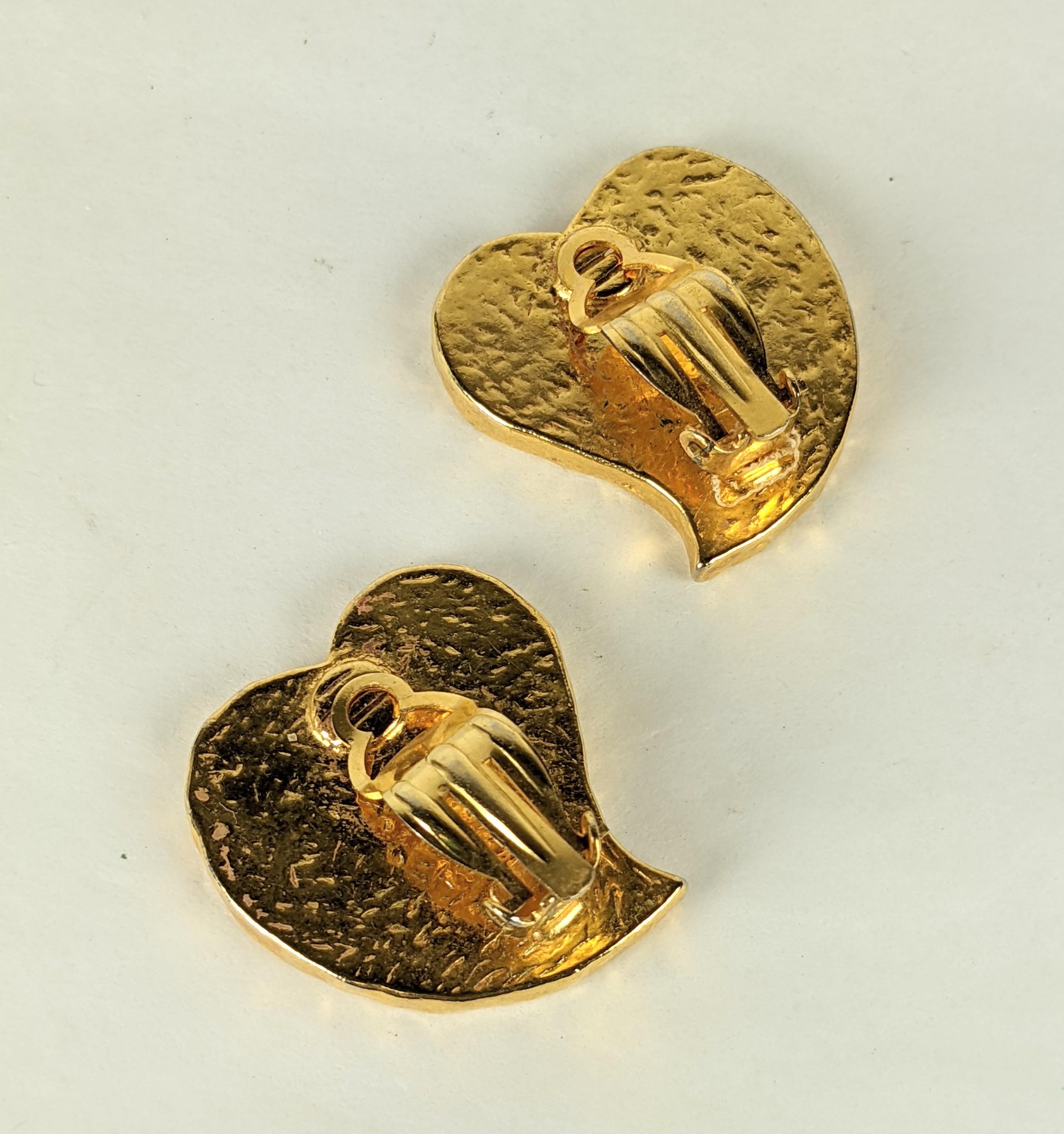Emaille-Herz-Ohrringe von Yves Saint Laurent im Angebot 1