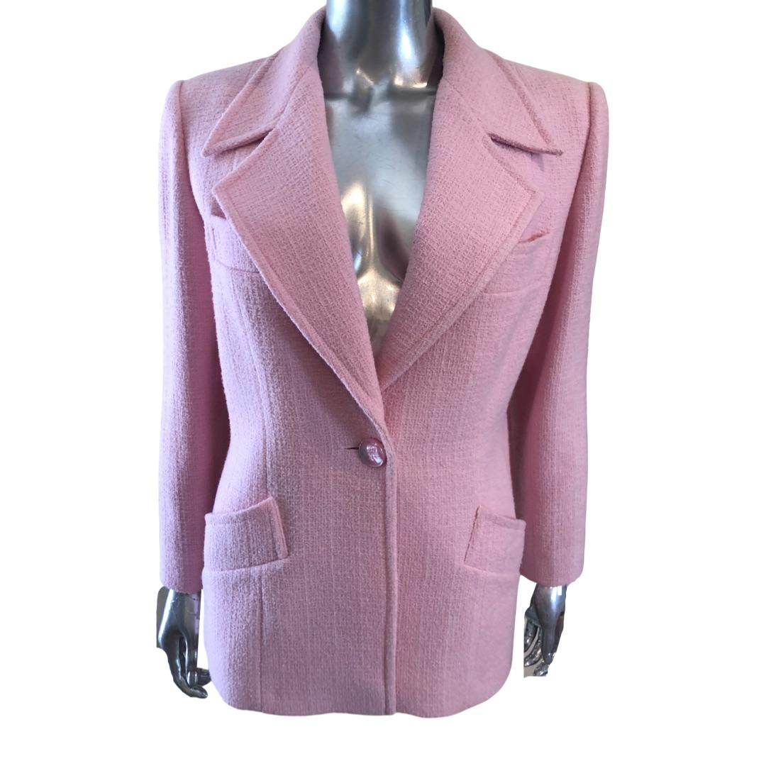 Finding a Yves Saint Laurent vintage size 14  piece is this amazing condition is rare. Made of a textured soft pink wool bouclé. Signature YSL mother of pearl button on front closure. Made in France. French size: 46. US size:14. Shoulder: 16.50”