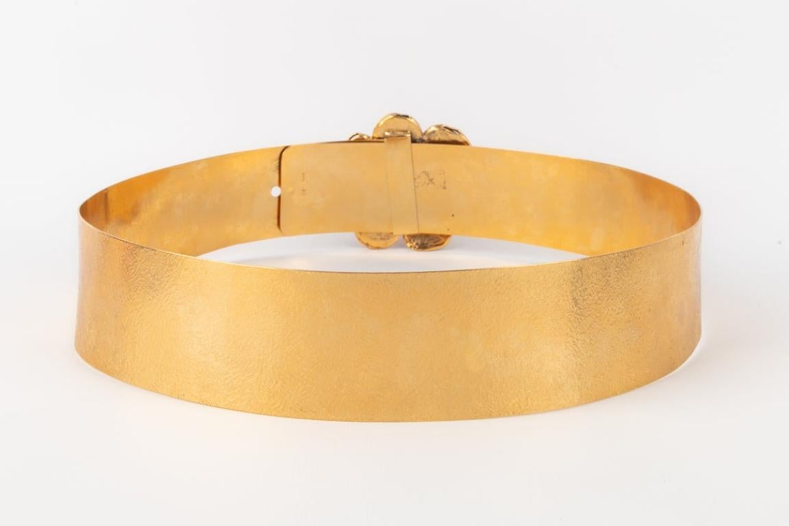 Cintura in metallo dorato con incisione di Yves Saint Laurent in vendita 5