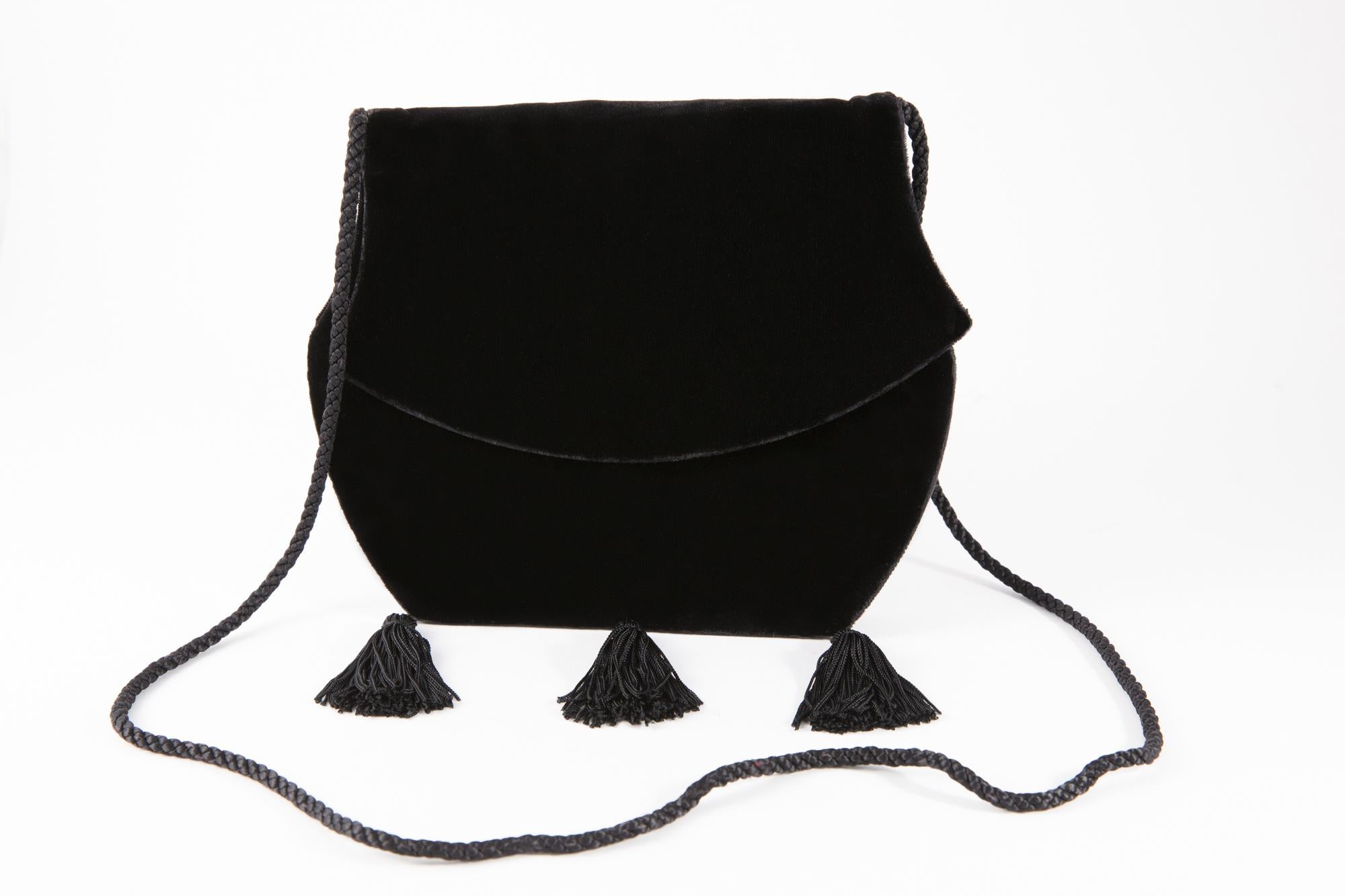 Yves Saint Laurent Evening Black Velvet Shoulder Bag In Good Condition In Paris, FR