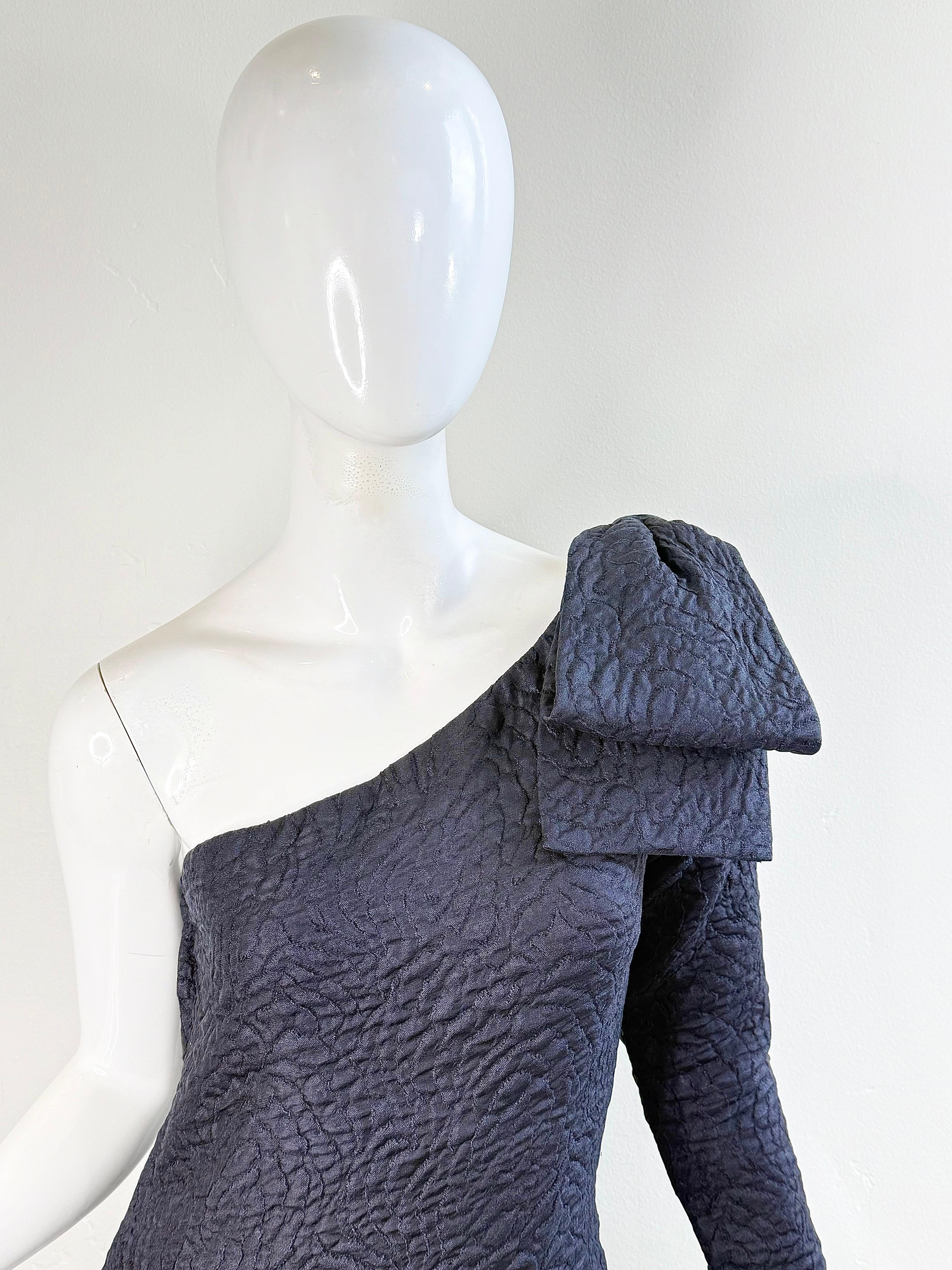 Yves Saint Laurent Herbst 1988 Schwarzes Ein-Schulter-Kleid mit strukturierter Schleife Vintage By YSL im Angebot 7