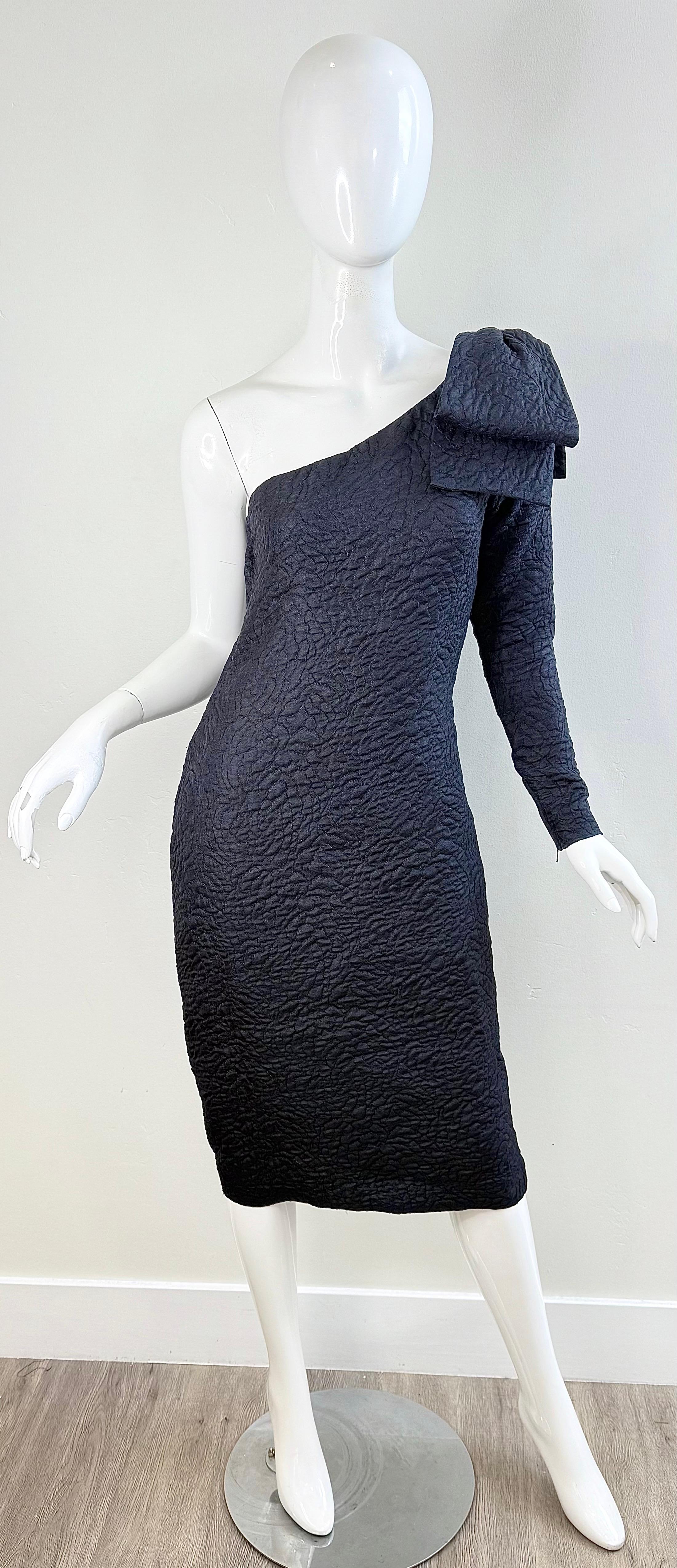 Yves Saint Laurent Herbst 1988 Schwarzes Ein-Schulter-Kleid mit strukturierter Schleife Vintage By YSL im Angebot 9