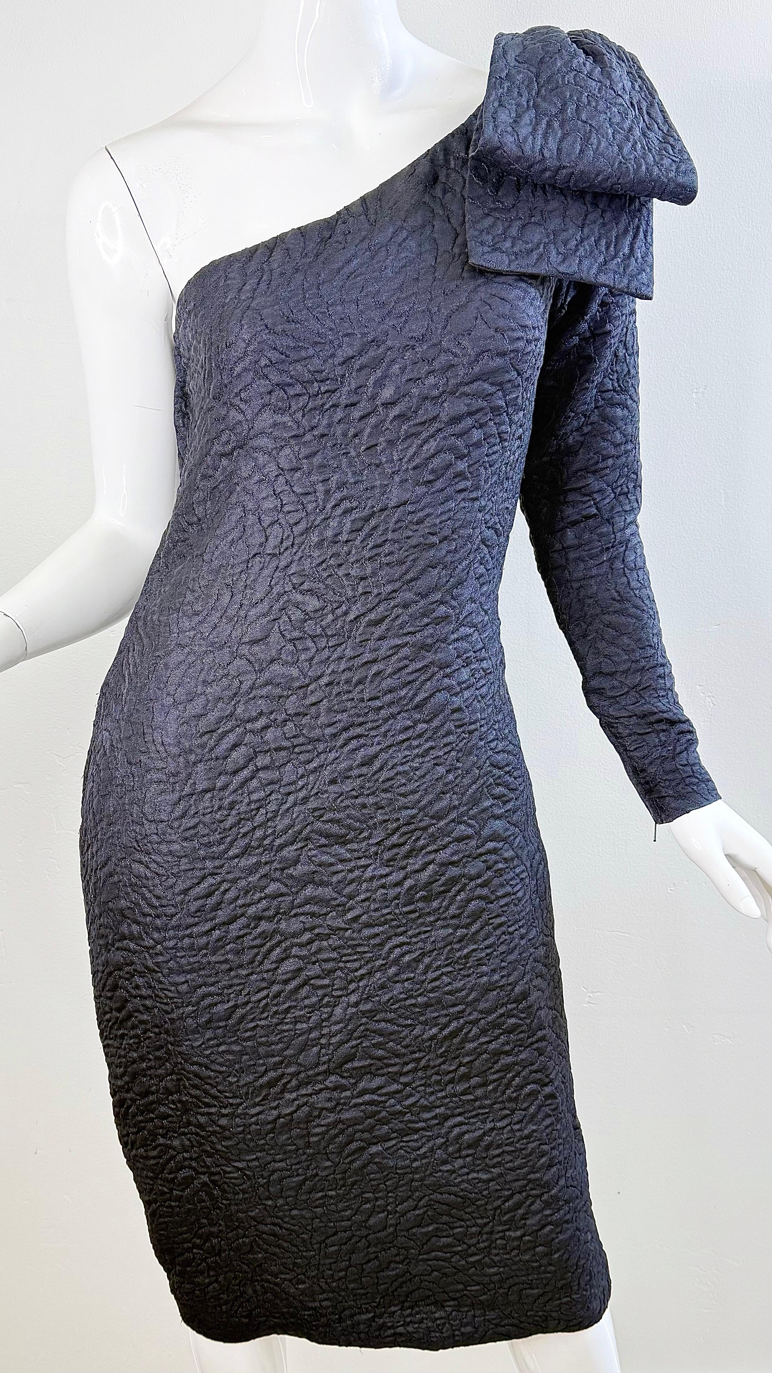 Yves Saint Laurent Herbst 1988 Schwarzes Ein-Schulter-Kleid mit strukturierter Schleife Vintage By YSL im Angebot 11
