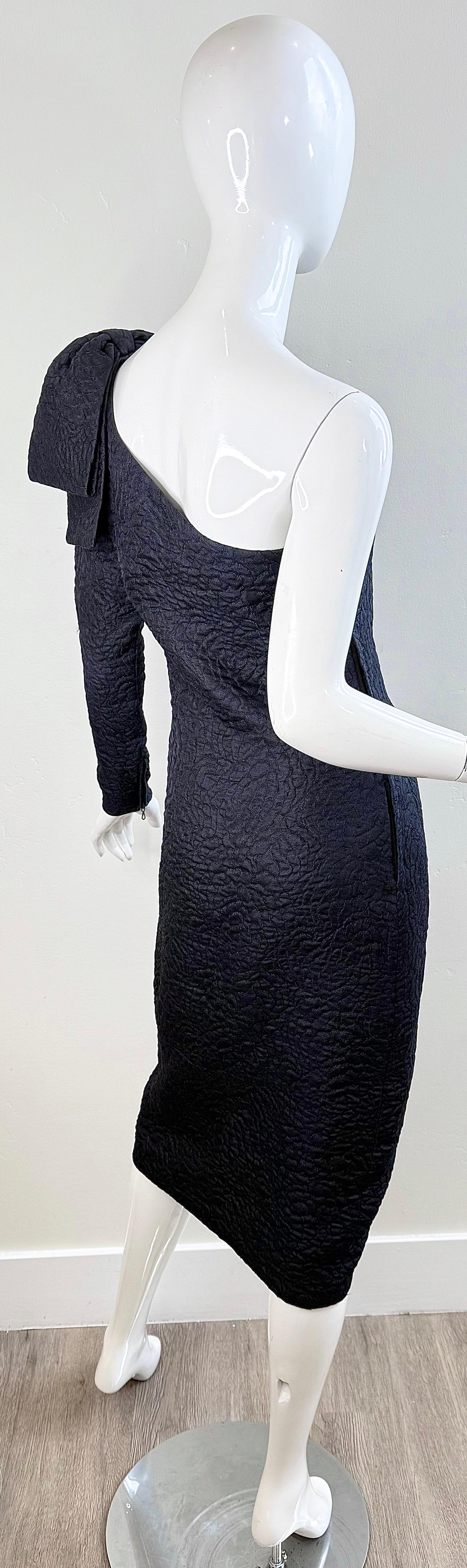 Yves Saint Laurent Herbst 1988 Schwarzes Ein-Schulter-Kleid mit strukturierter Schleife Vintage By YSL im Angebot 13