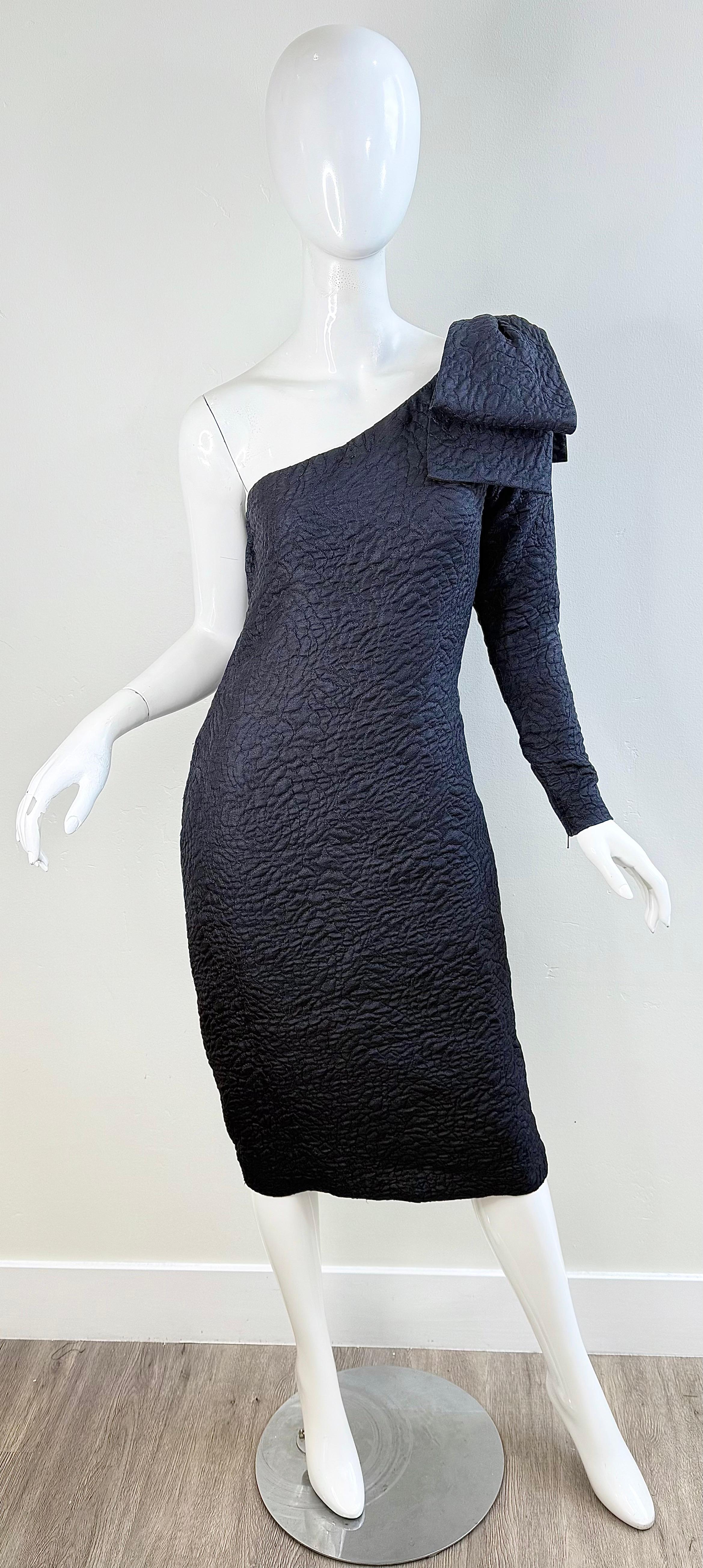 Yves Saint Laurent Herbst 1988 Schwarzes Ein-Schulter-Kleid mit strukturierter Schleife Vintage By YSL im Angebot 15