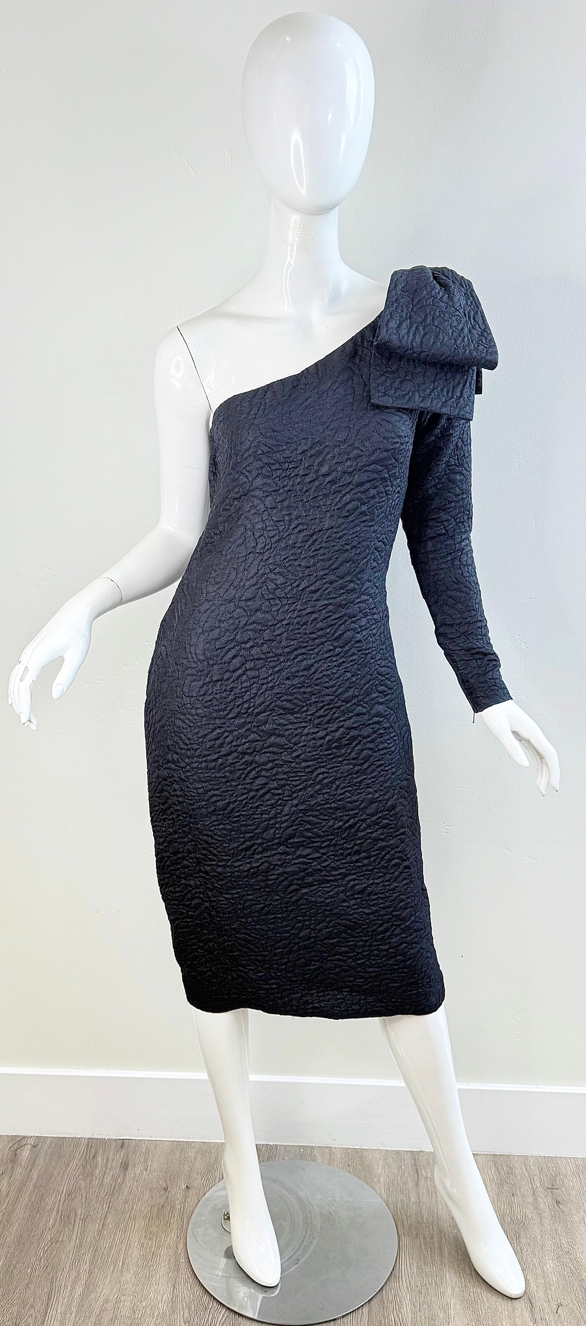 Yves Saint Laurent Herbst 1988 Schwarzes Ein-Schulter-Kleid mit strukturierter Schleife Vintage By YSL Damen im Angebot