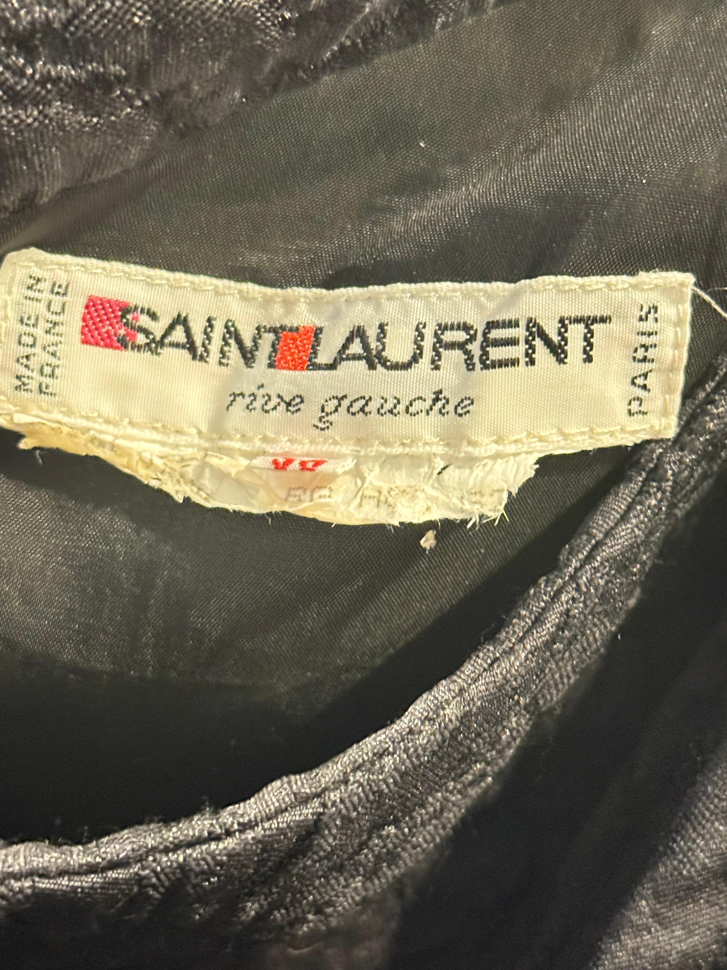 Yves Saint Laurent Herbst 1988 Schwarzes Ein-Schulter-Kleid mit strukturierter Schleife Vintage By YSL im Angebot 1