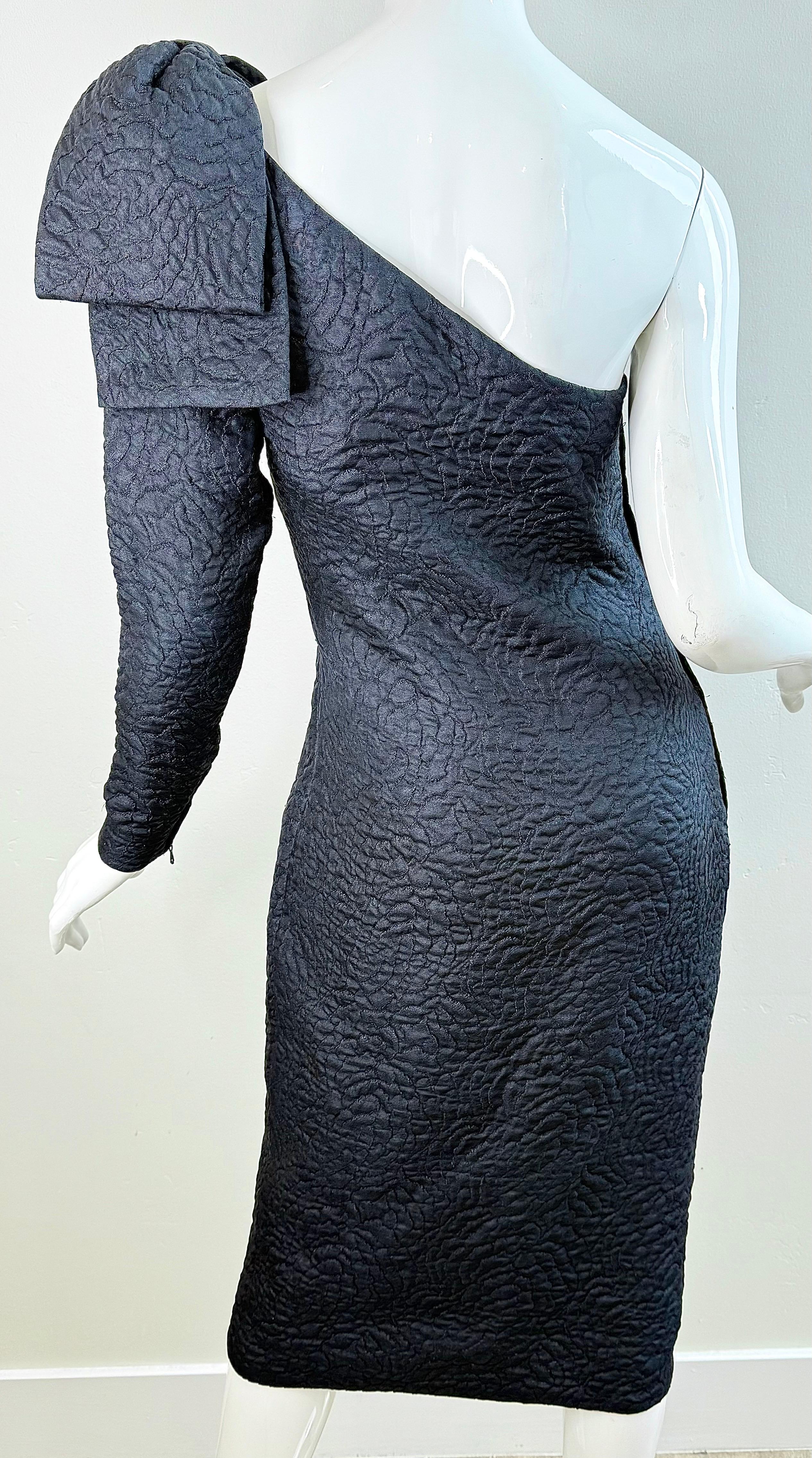 Yves Saint Laurent Herbst 1988 Schwarzes Ein-Schulter-Kleid mit strukturierter Schleife Vintage By YSL im Angebot 2