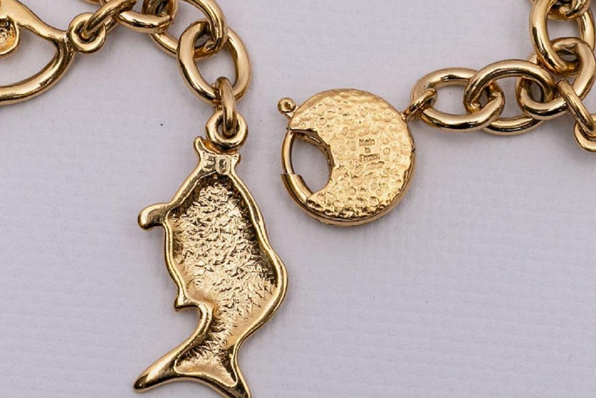 Yves Saint Laurent Bracelet de poissons en métal doré en vente 3
